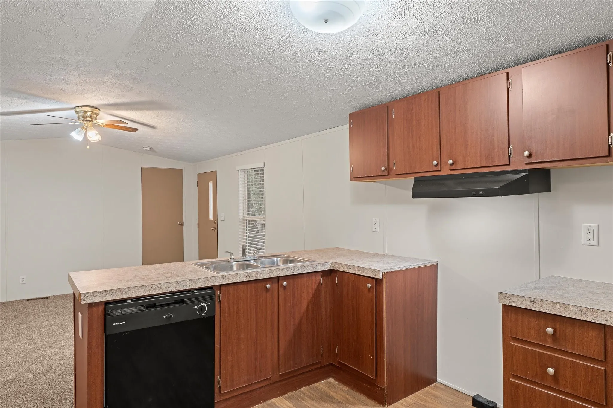 Mobile Home For Sale in Henderson County , 210 Ben Lacy Drive, Gun Barrel City, Texas 75156, 2 Bedroom, 1 Bathroom, Garage spaces, 784 Sqft, built in 2015, mls#21387924, Real Estate Agent in Gun Barrel City, Homes For Sale in Henderson county, Homes For Sale in Gun Barrel City, Realtor in Gun Barrel City Texas, Real Estate Brokerage Independent Realty Texas, Luminita Cordes Realtor