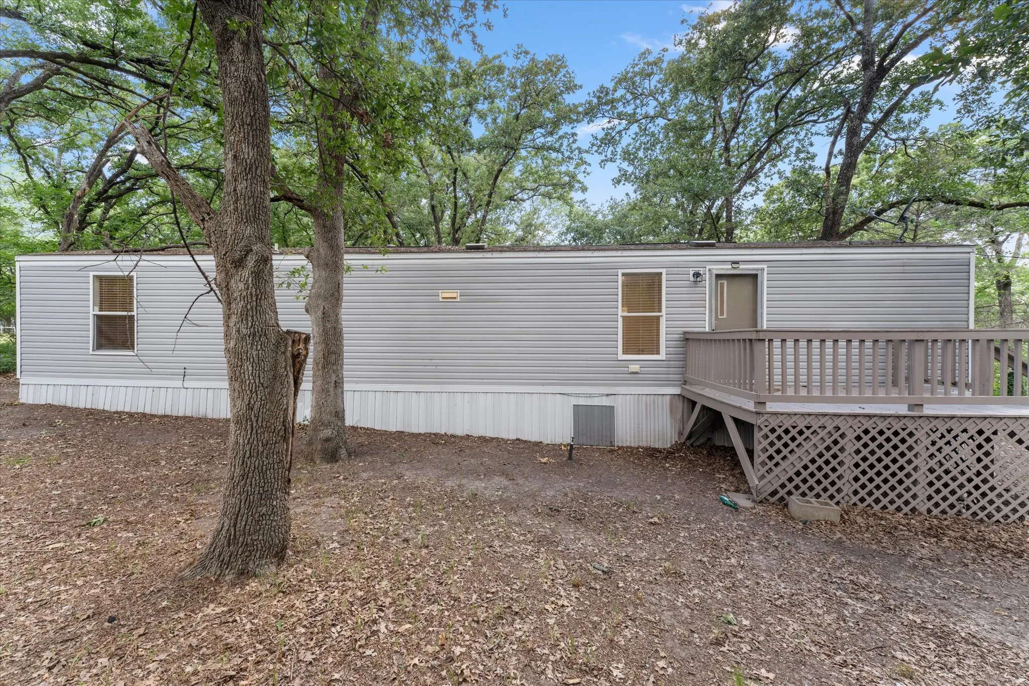 Mobile Home For Sale in Henderson County , 210 Ben Lacy Drive, Gun Barrel City, Texas 75156, 2 Bedroom, 1 Bathroom, Garage spaces, 784 Sqft, built in 2015, mls#21387924, Real Estate Agent in Gun Barrel City, Homes For Sale in Henderson county, Homes For Sale in Gun Barrel City, Realtor in Gun Barrel City Texas, Real Estate Brokerage Independent Realty Texas, Luminita Cordes Realtor
