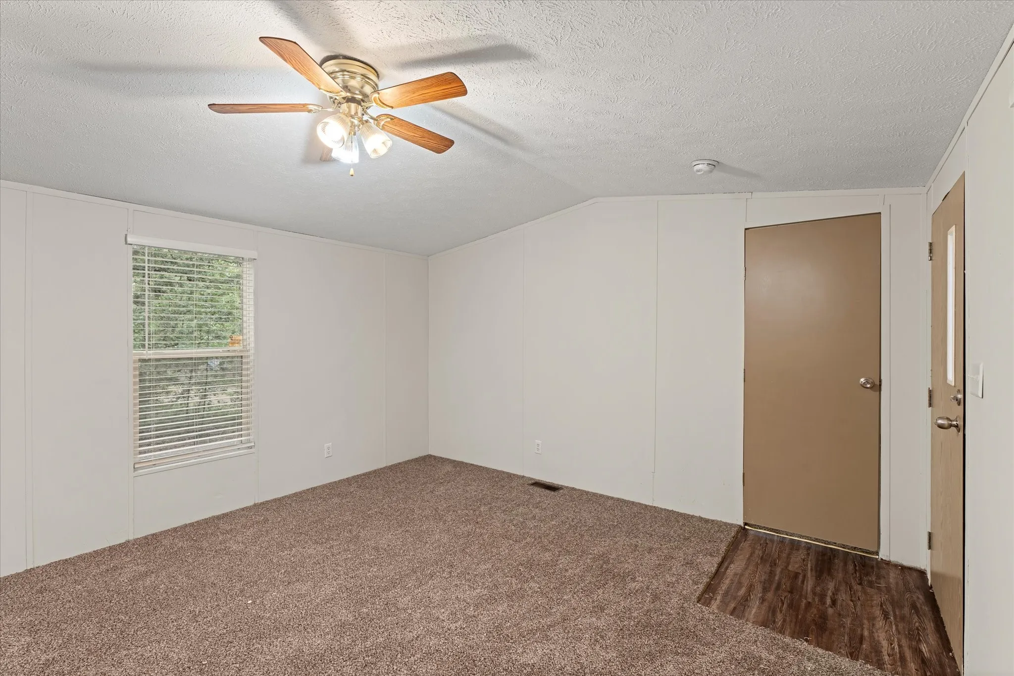 Mobile Home For Sale in Henderson County , 210 Ben Lacy Drive, Gun Barrel City, Texas 75156, 2 Bedroom, 1 Bathroom, Garage spaces, 784 Sqft, built in 2015, mls#21387924, Real Estate Agent in Gun Barrel City, Homes For Sale in Henderson county, Homes For Sale in Gun Barrel City, Realtor in Gun Barrel City Texas, Real Estate Brokerage Independent Realty Texas, Luminita Cordes Realtor