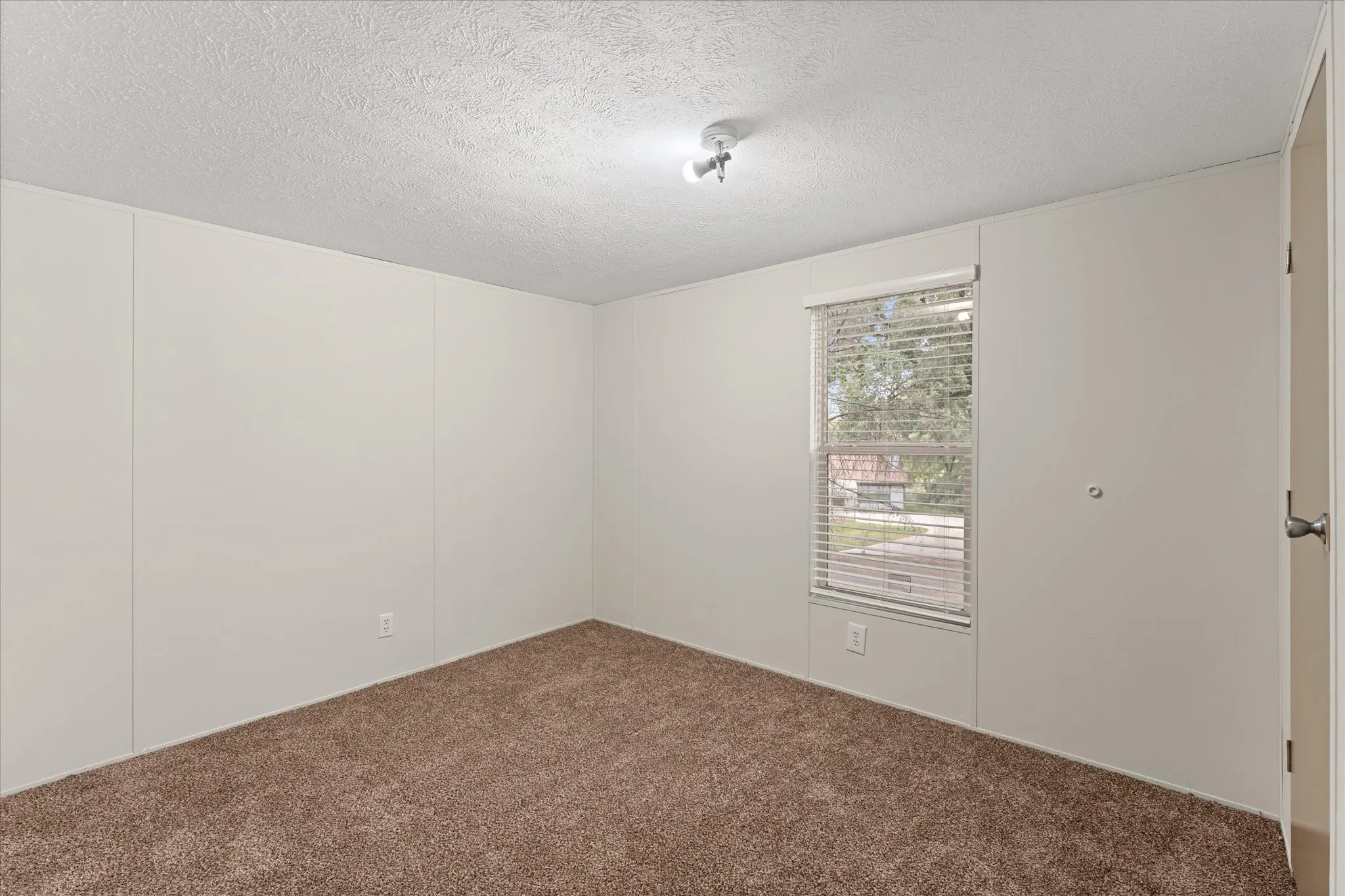 Mobile Home For Sale in Henderson County , 210 Ben Lacy Drive, Gun Barrel City, Texas 75156, 2 Bedroom, 1 Bathroom, Garage spaces, 784 Sqft, built in 2015, mls#21387924, Real Estate Agent in Gun Barrel City, Homes For Sale in Henderson county, Homes For Sale in Gun Barrel City, Realtor in Gun Barrel City Texas, Real Estate Brokerage Independent Realty Texas, Luminita Cordes Realtor