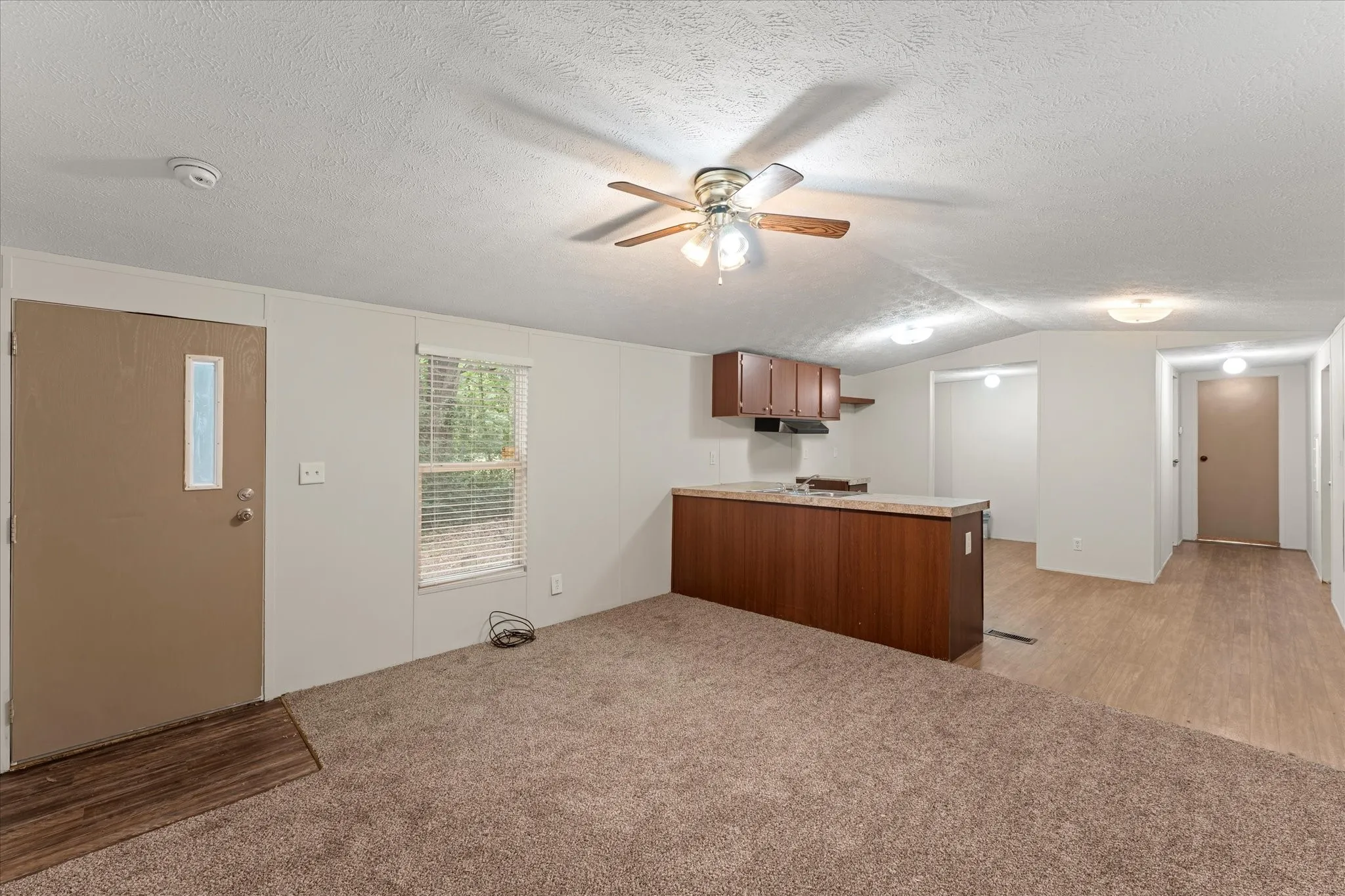 Mobile Home For Sale in Henderson County , 210 Ben Lacy Drive, Gun Barrel City, Texas 75156, 2 Bedroom, 1 Bathroom, Garage spaces, 784 Sqft, built in 2015, mls#21387924, Real Estate Agent in Gun Barrel City, Homes For Sale in Henderson county, Homes For Sale in Gun Barrel City, Realtor in Gun Barrel City Texas, Real Estate Brokerage Independent Realty Texas, Luminita Cordes Realtor