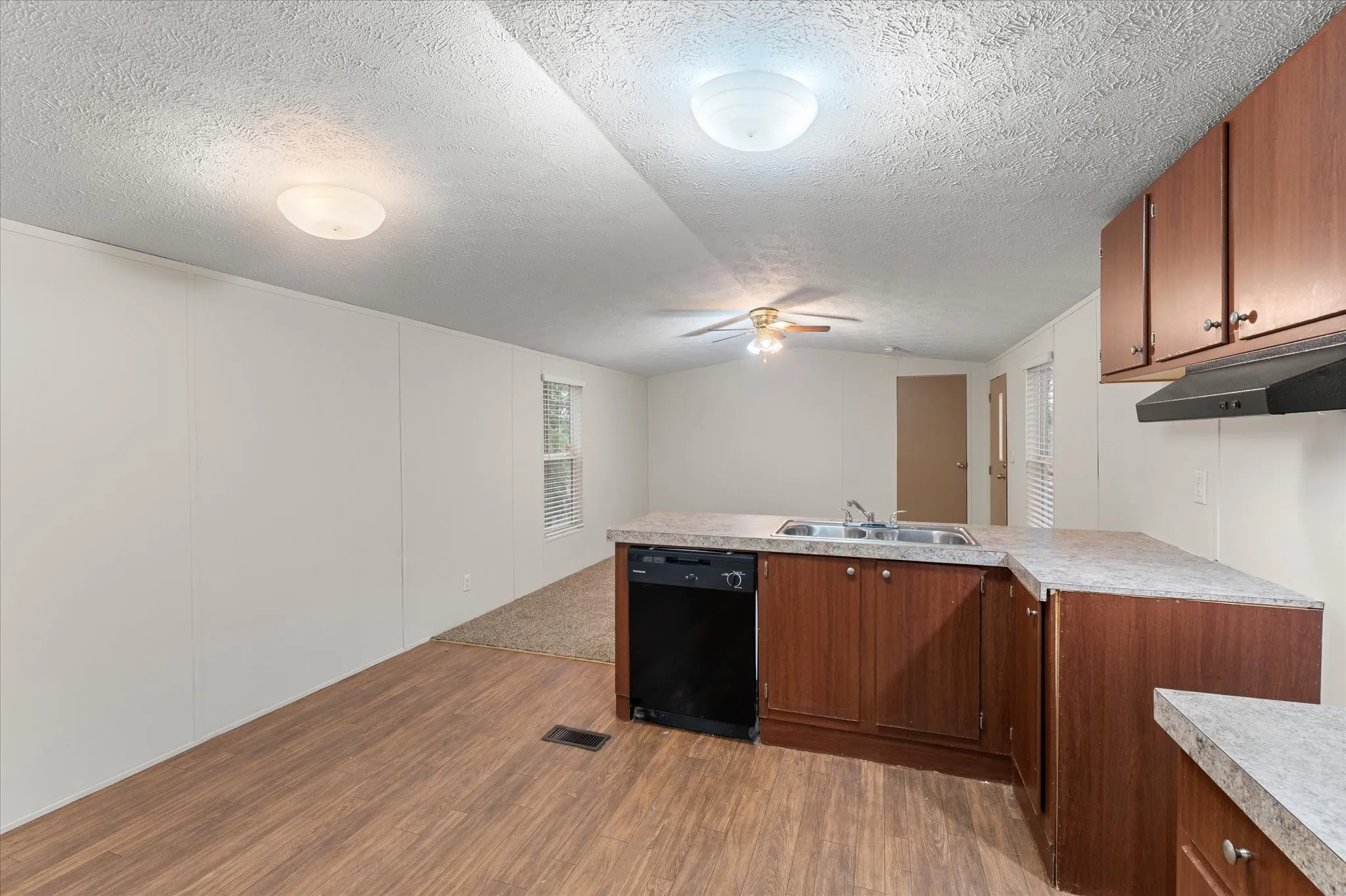 Mobile Home For Sale in Henderson County , 210 Ben Lacy Drive, Gun Barrel City, Texas 75156, 2 Bedroom, 1 Bathroom, Garage spaces, 784 Sqft, built in 2015, mls#21387924, Real Estate Agent in Gun Barrel City, Homes For Sale in Henderson county, Homes For Sale in Gun Barrel City, Realtor in Gun Barrel City Texas, Real Estate Brokerage Independent Realty Texas, Luminita Cordes Realtor