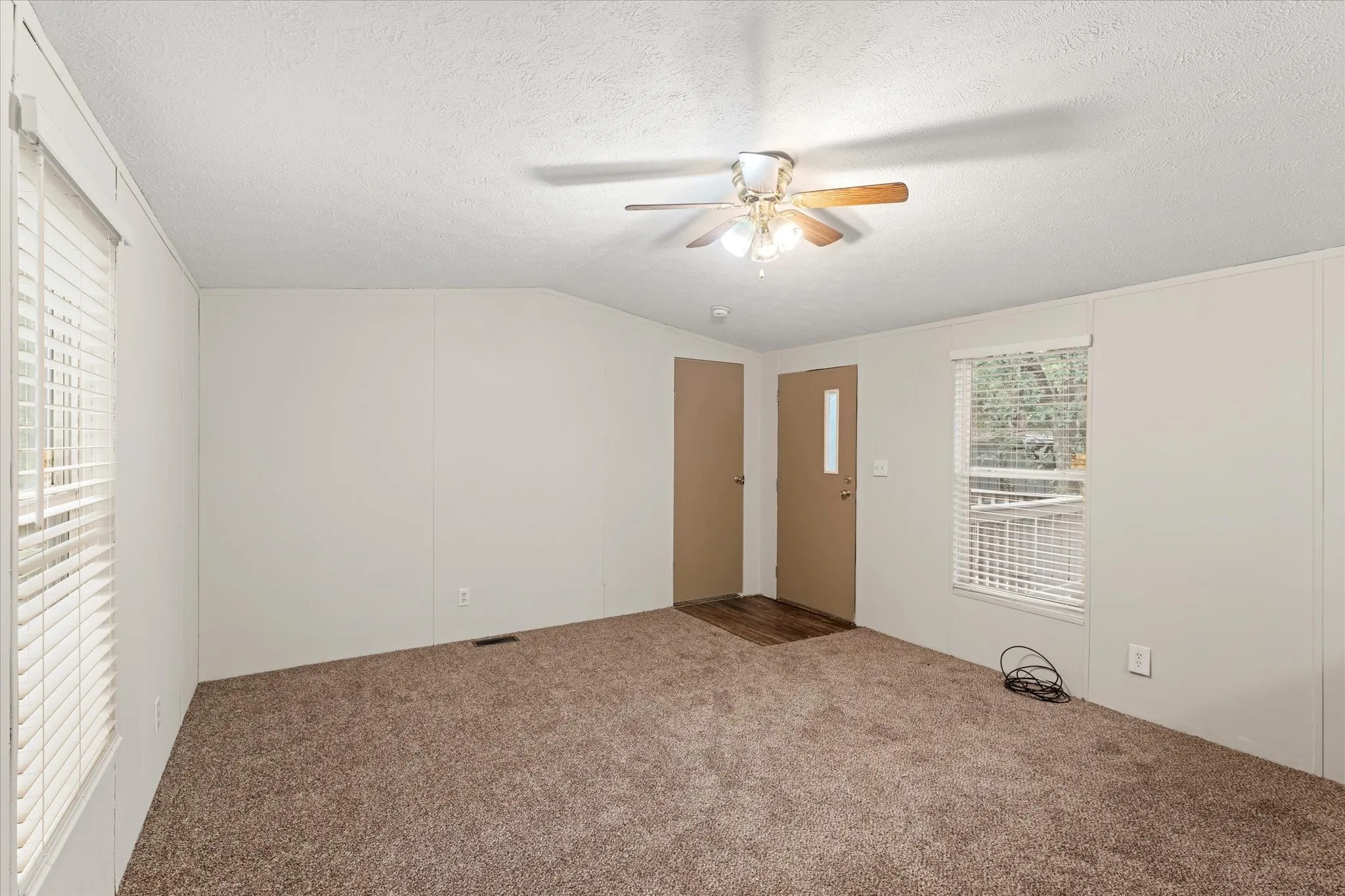 Mobile Home For Sale in Henderson County , 210 Ben Lacy Drive, Gun Barrel City, Texas 75156, 2 Bedroom, 1 Bathroom, Garage spaces, 784 Sqft, built in 2015, mls#21387924, Real Estate Agent in Gun Barrel City, Homes For Sale in Henderson county, Homes For Sale in Gun Barrel City, Realtor in Gun Barrel City Texas, Real Estate Brokerage Independent Realty Texas, Luminita Cordes Realtor