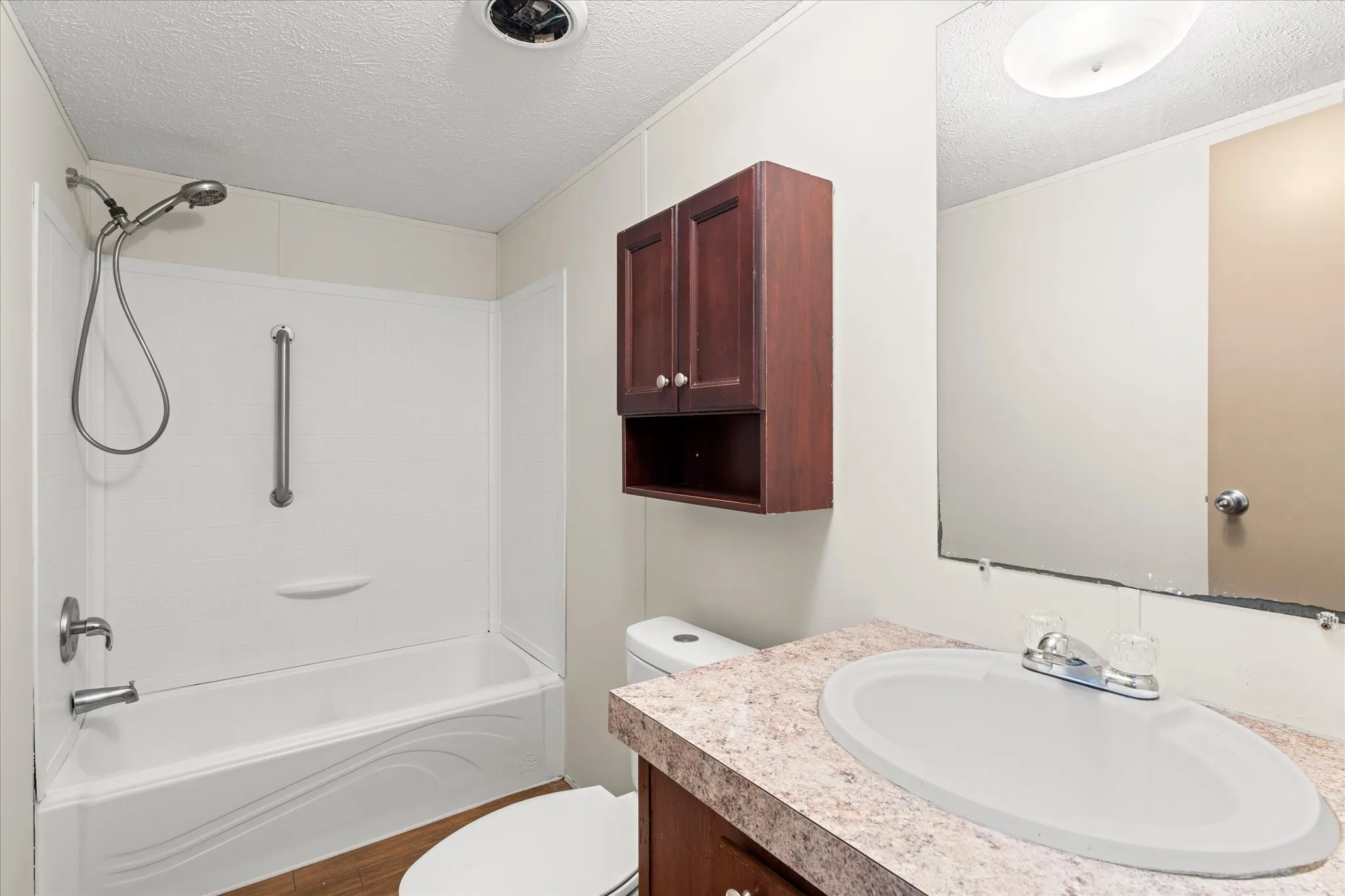 Mobile Home For Sale in Henderson County , 210 Ben Lacy Drive, Gun Barrel City, Texas 75156, 2 Bedroom, 1 Bathroom, Garage spaces, 784 Sqft, built in 2015, mls#21387924, Real Estate Agent in Gun Barrel City, Homes For Sale in Henderson county, Homes For Sale in Gun Barrel City, Realtor in Gun Barrel City Texas, Real Estate Brokerage Independent Realty Texas, Luminita Cordes Realtor