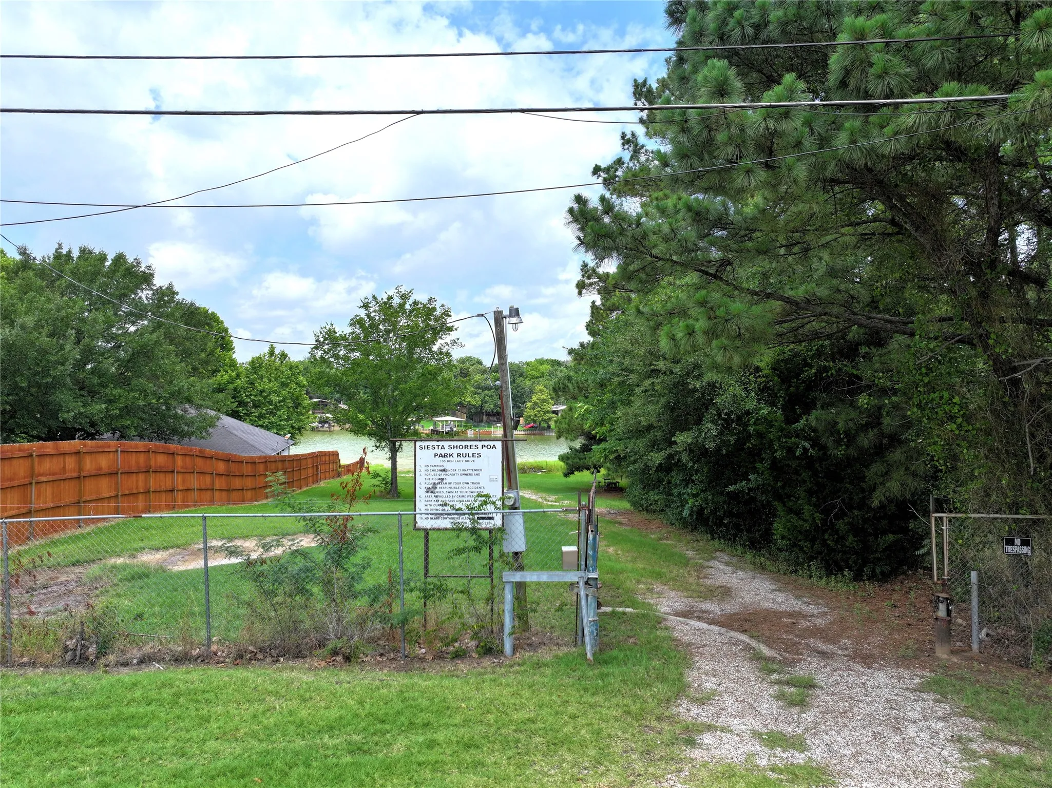 Mobile Home For Sale in Henderson County , 210 Ben Lacy Drive, Gun Barrel City, Texas 75156, 2 Bedroom, 1 Bathroom, Garage spaces, 784 Sqft, built in 2015, mls#21387924, Real Estate Agent in Gun Barrel City, Homes For Sale in Henderson county, Homes For Sale in Gun Barrel City, Realtor in Gun Barrel City Texas, Real Estate Brokerage Independent Realty Texas, Luminita Cordes Realtor