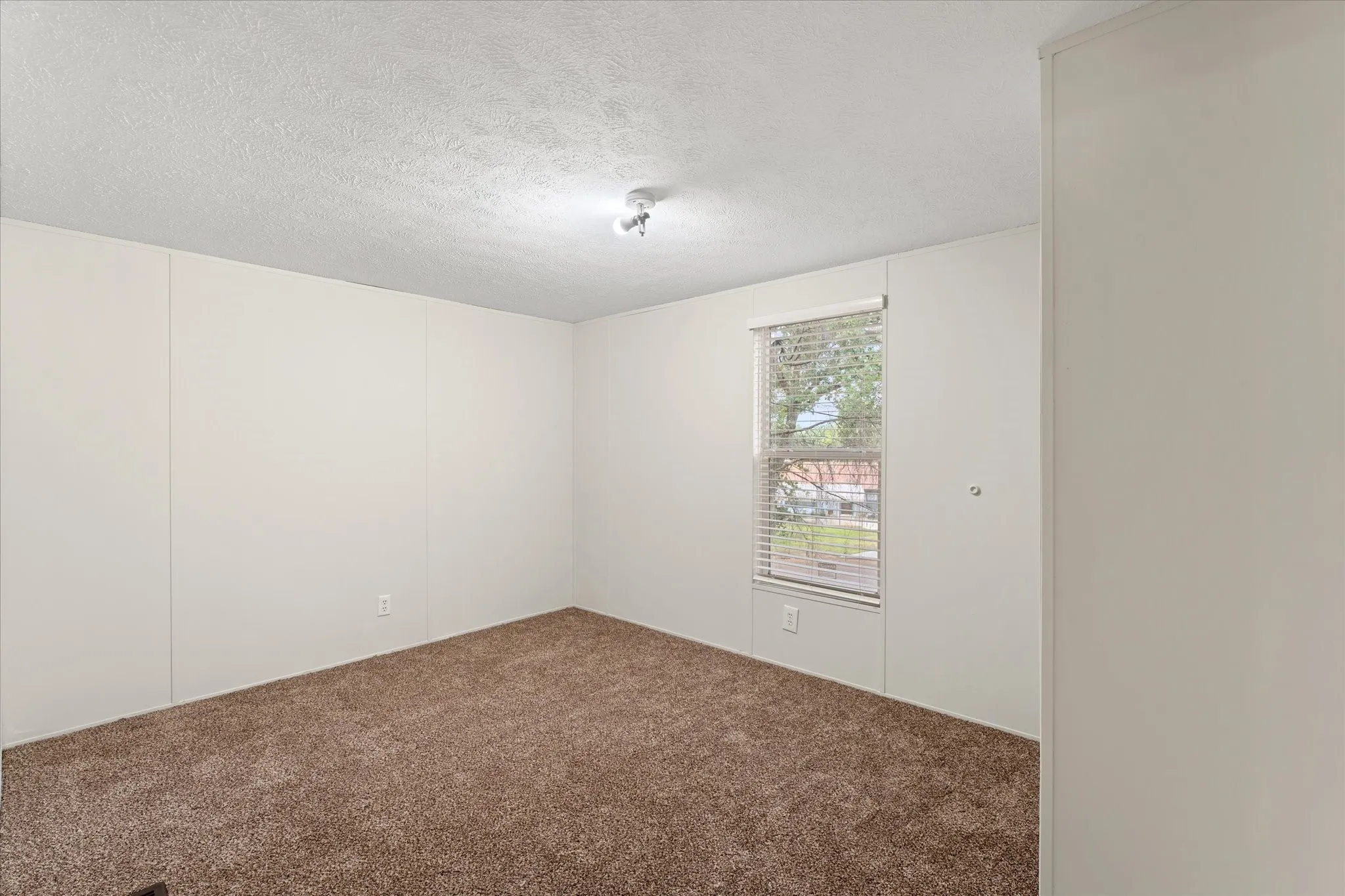 Mobile Home For Sale in Henderson County , 210 Ben Lacy Drive, Gun Barrel City, Texas 75156, 2 Bedroom, 1 Bathroom, Garage spaces, 784 Sqft, built in 2015, mls#21387924, Real Estate Agent in Gun Barrel City, Homes For Sale in Henderson county, Homes For Sale in Gun Barrel City, Realtor in Gun Barrel City Texas, Real Estate Brokerage Independent Realty Texas, Luminita Cordes Realtor