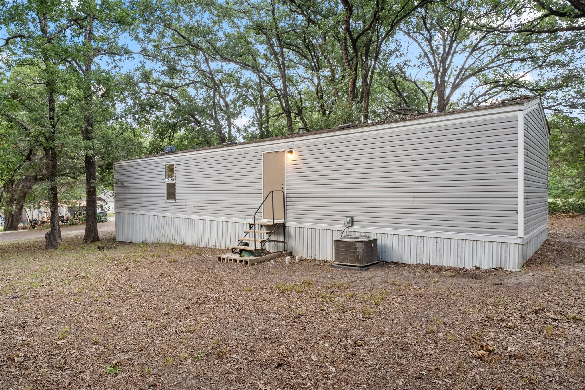 Mobile Home For Sale in Henderson County , 210 Ben Lacy Drive, Gun Barrel City, Texas 75156, 2 Bedroom, 1 Bathroom, Garage spaces, 784 Sqft, built in 2015, mls#21387924, Real Estate Agent in Gun Barrel City, Homes For Sale in Henderson county, Homes For Sale in Gun Barrel City, Realtor in Gun Barrel City Texas, Real Estate Brokerage Independent Realty Texas, Luminita Cordes Realtor