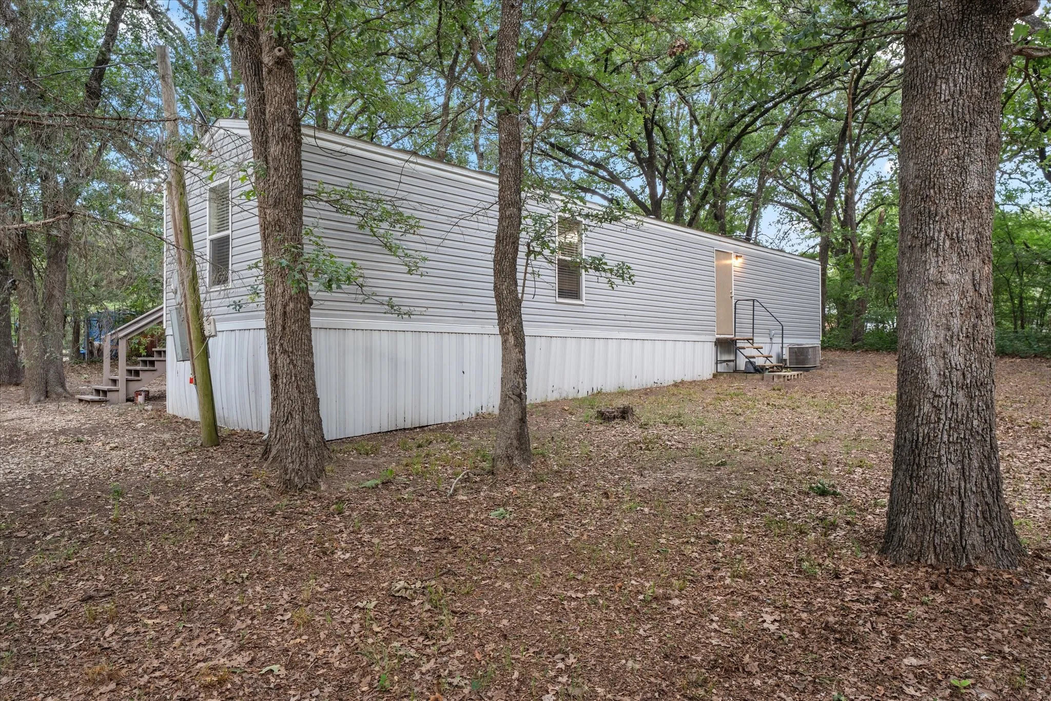 Mobile Home For Sale in Henderson County , 210 Ben Lacy Drive, Gun Barrel City, Texas 75156, 2 Bedroom, 1 Bathroom, Garage spaces, 784 Sqft, built in 2015, mls#21387924, Real Estate Agent in Gun Barrel City, Homes For Sale in Henderson county, Homes For Sale in Gun Barrel City, Realtor in Gun Barrel City Texas, Real Estate Brokerage Independent Realty Texas, Luminita Cordes Realtor