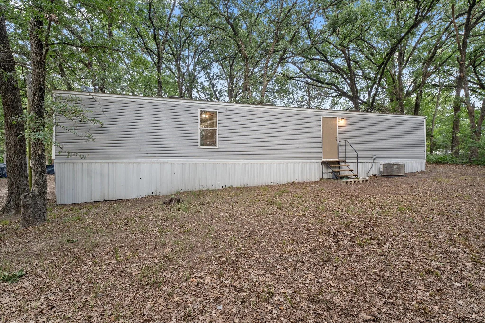 Mobile Home For Sale in Henderson County , 210 Ben Lacy Drive, Gun Barrel City, Texas 75156, 2 Bedroom, 1 Bathroom, Garage spaces, 784 Sqft, built in 2015, mls#21387924, Real Estate Agent in Gun Barrel City, Homes For Sale in Henderson county, Homes For Sale in Gun Barrel City, Realtor in Gun Barrel City Texas, Real Estate Brokerage Independent Realty Texas, Luminita Cordes Realtor