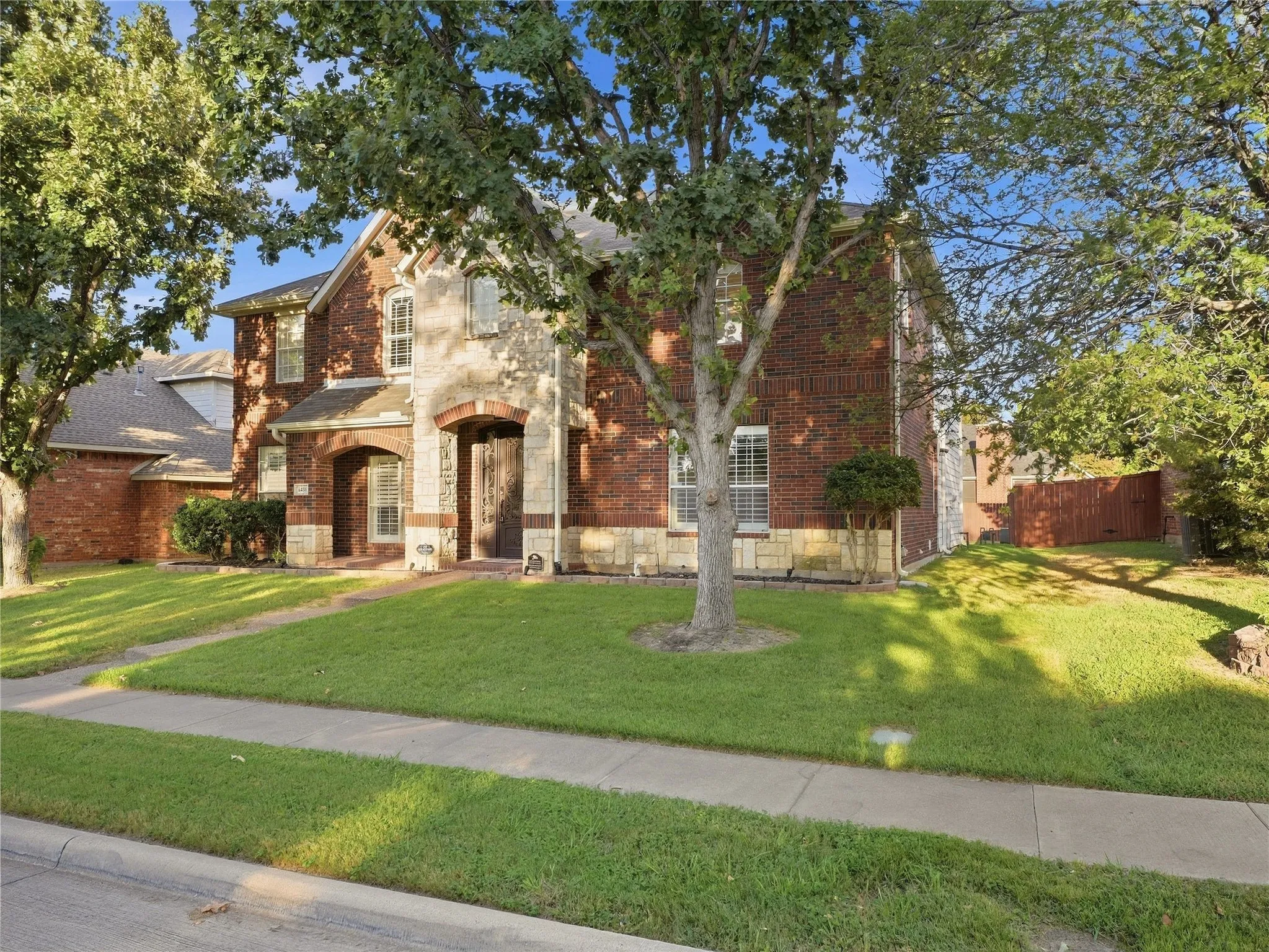 Single Family Residence For Sale in Denton County , 6436 Landmark Trail, The Colony, Texas 75056, 5 Bedroom, 3 Bathroom, 2 Garage spaces, 3,766 Sqft, built in 2001, mls#21387085, Real Estate Agent in The Colony, Homes For Sale in Denton county, Homes For Sale in The Colony, Realtor in The Colony Texas, Real Estate Brokerage Independent Realty Texas, Luminita Cordes Realtor