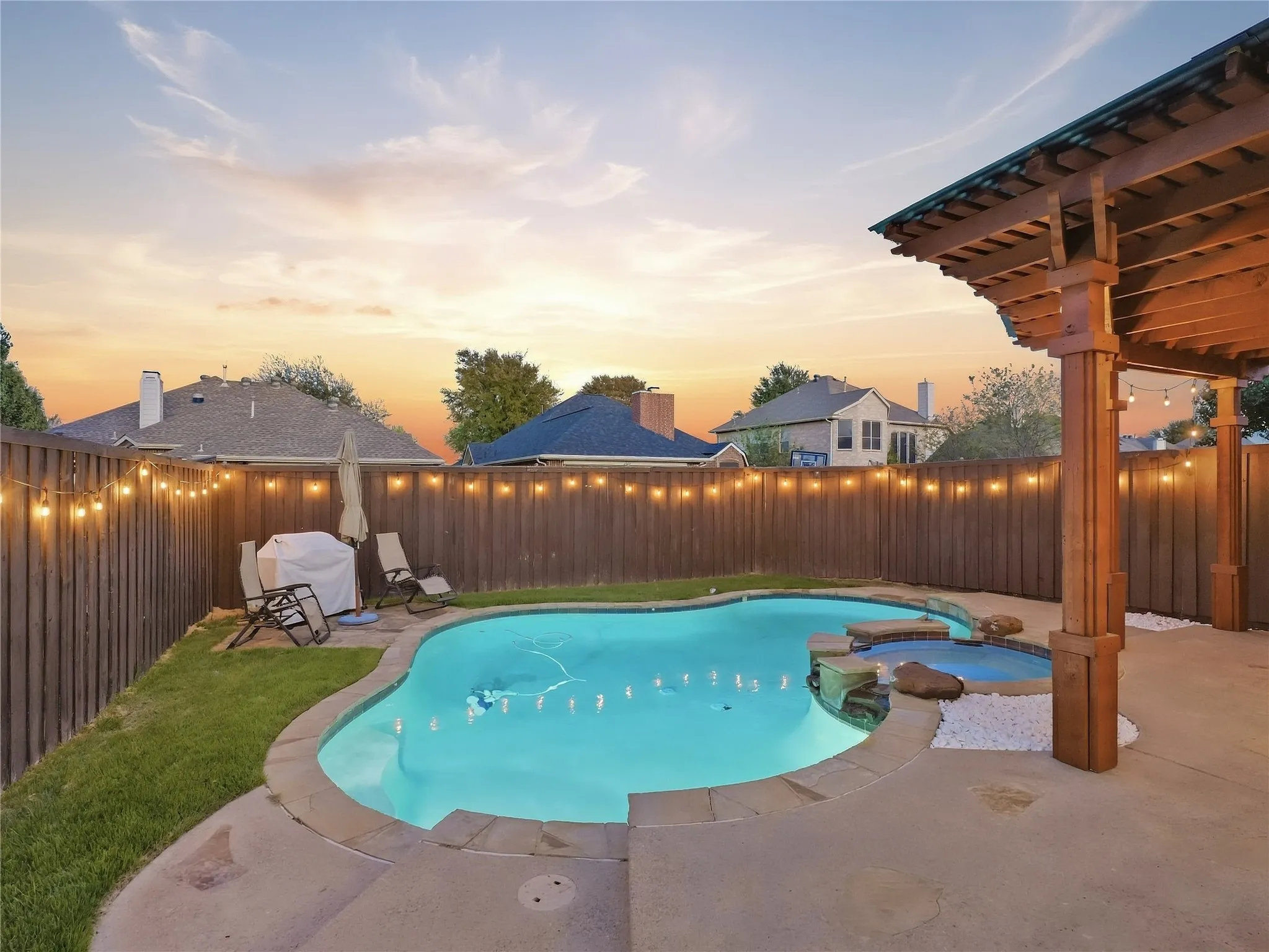 Single Family Residence For Sale in Denton County , 6436 Landmark Trail, The Colony, Texas 75056, 5 Bedroom, 3 Bathroom, 2 Garage spaces, 3,766 Sqft, built in 2001, mls#21387085, Real Estate Agent in The Colony, Homes For Sale in Denton county, Homes For Sale in The Colony, Realtor in The Colony Texas, Real Estate Brokerage Independent Realty Texas, Luminita Cordes Realtor