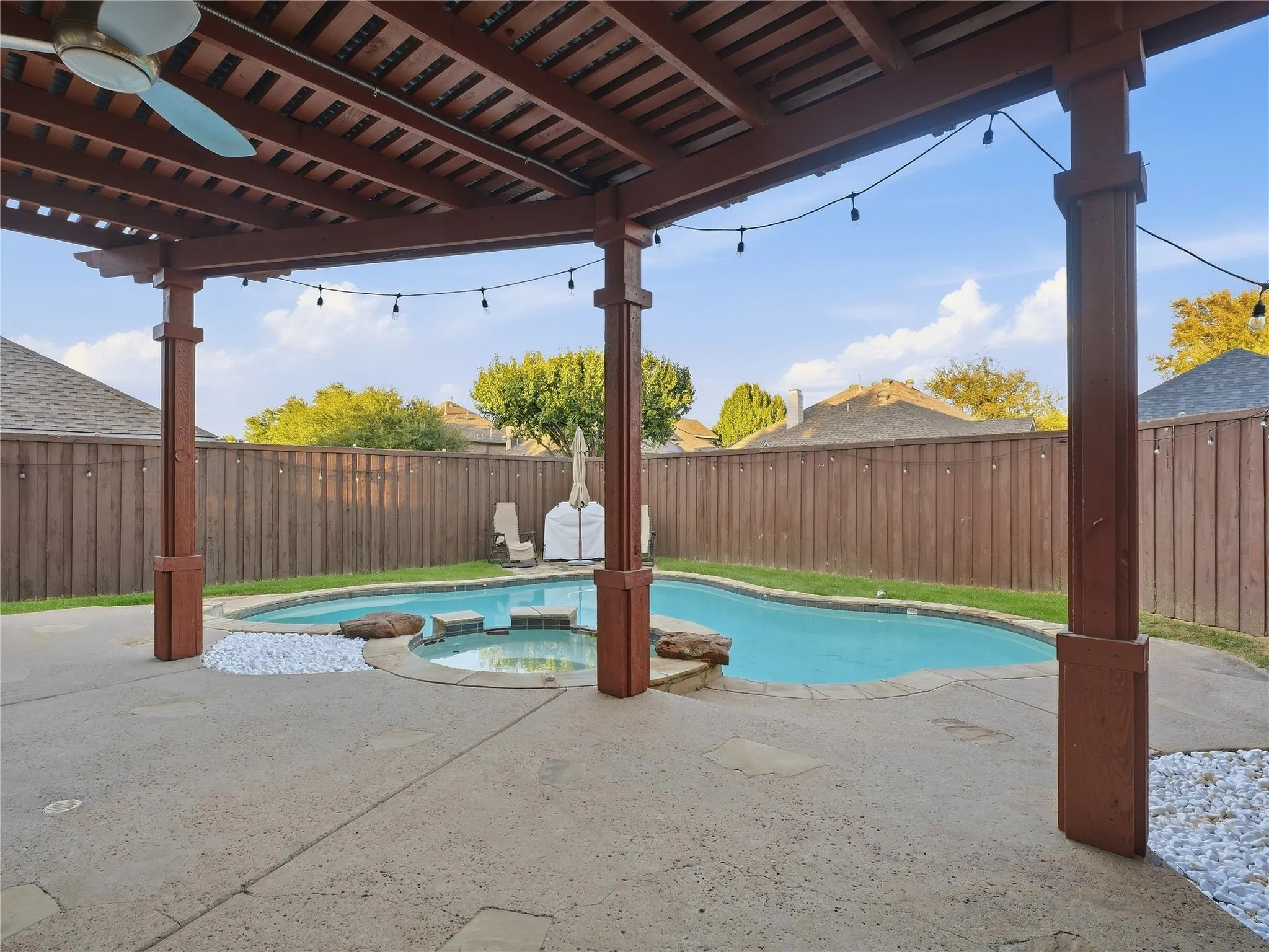Single Family Residence For Sale in Denton County , 6436 Landmark Trail, The Colony, Texas 75056, 5 Bedroom, 3 Bathroom, 2 Garage spaces, 3,766 Sqft, built in 2001, mls#21387085, Real Estate Agent in The Colony, Homes For Sale in Denton county, Homes For Sale in The Colony, Realtor in The Colony Texas, Real Estate Brokerage Independent Realty Texas, Luminita Cordes Realtor