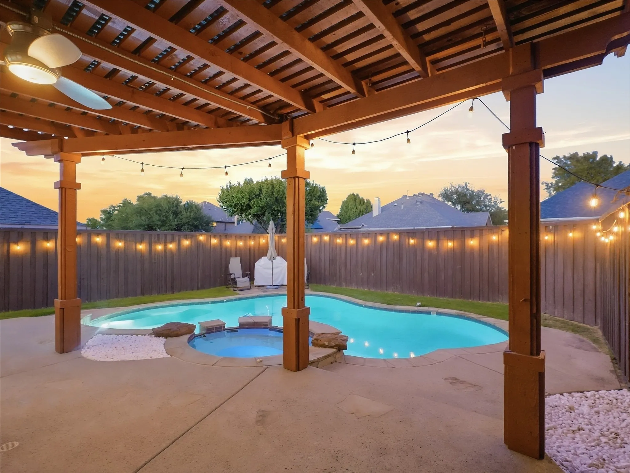 Single Family Residence For Sale in Denton County , 6436 Landmark Trail, The Colony, Texas 75056, 5 Bedroom, 3 Bathroom, 2 Garage spaces, 3,766 Sqft, built in 2001, mls#21387085, Real Estate Agent in The Colony, Homes For Sale in Denton county, Homes For Sale in The Colony, Realtor in The Colony Texas, Real Estate Brokerage Independent Realty Texas, Luminita Cordes Realtor