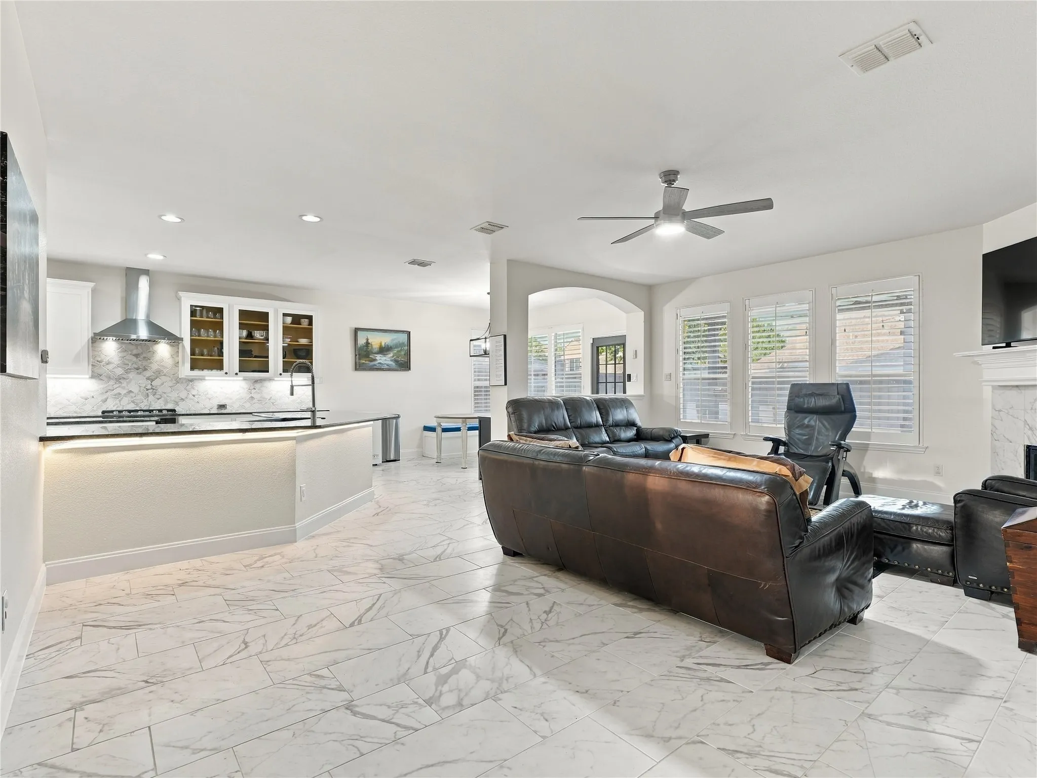 Single Family Residence For Sale in Denton County , 6436 Landmark Trail, The Colony, Texas 75056, 5 Bedroom, 3 Bathroom, 2 Garage spaces, 3,766 Sqft, built in 2001, mls#21387085, Real Estate Agent in The Colony, Homes For Sale in Denton county, Homes For Sale in The Colony, Realtor in The Colony Texas, Real Estate Brokerage Independent Realty Texas, Luminita Cordes Realtor