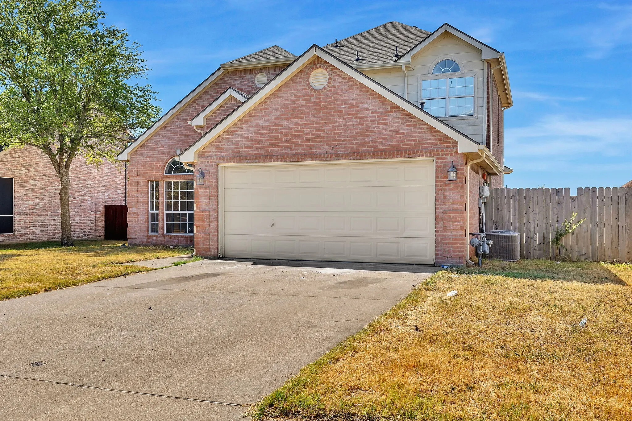 Single Family Residence For Rent in Ellis County , 3226 Eagle Lane, Midlothian, Texas 76065, 3 Bedroom, 3 Bathroom, 2 Garage spaces, 1,499 Sqft, built in 2000, mls#21387910, Real Estate Agent in Midlothian, Homes For Rent in Ellis county, Homes For Rent in Midlothian, Realtor in Midlothian Texas, Real Estate Brokerage Independent Realty Texas, Luminita Cordes Realtor