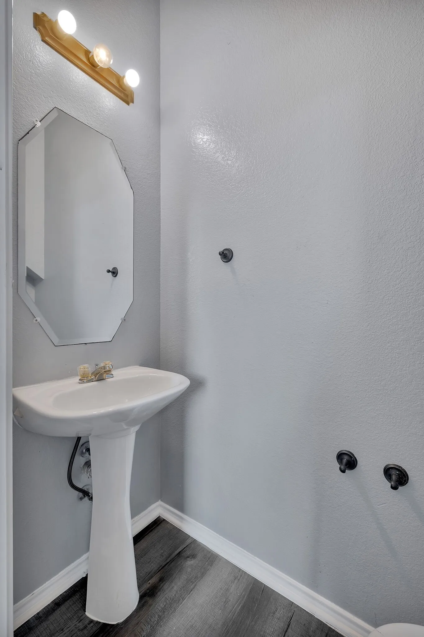 Single Family Residence For Rent in Ellis County , 3226 Eagle Lane, Midlothian, Texas 76065, 3 Bedroom, 3 Bathroom, 2 Garage spaces, 1,499 Sqft, built in 2000, mls#21387910, Real Estate Agent in Midlothian, Homes For Rent in Ellis county, Homes For Rent in Midlothian, Realtor in Midlothian Texas, Real Estate Brokerage Independent Realty Texas, Luminita Cordes Realtor