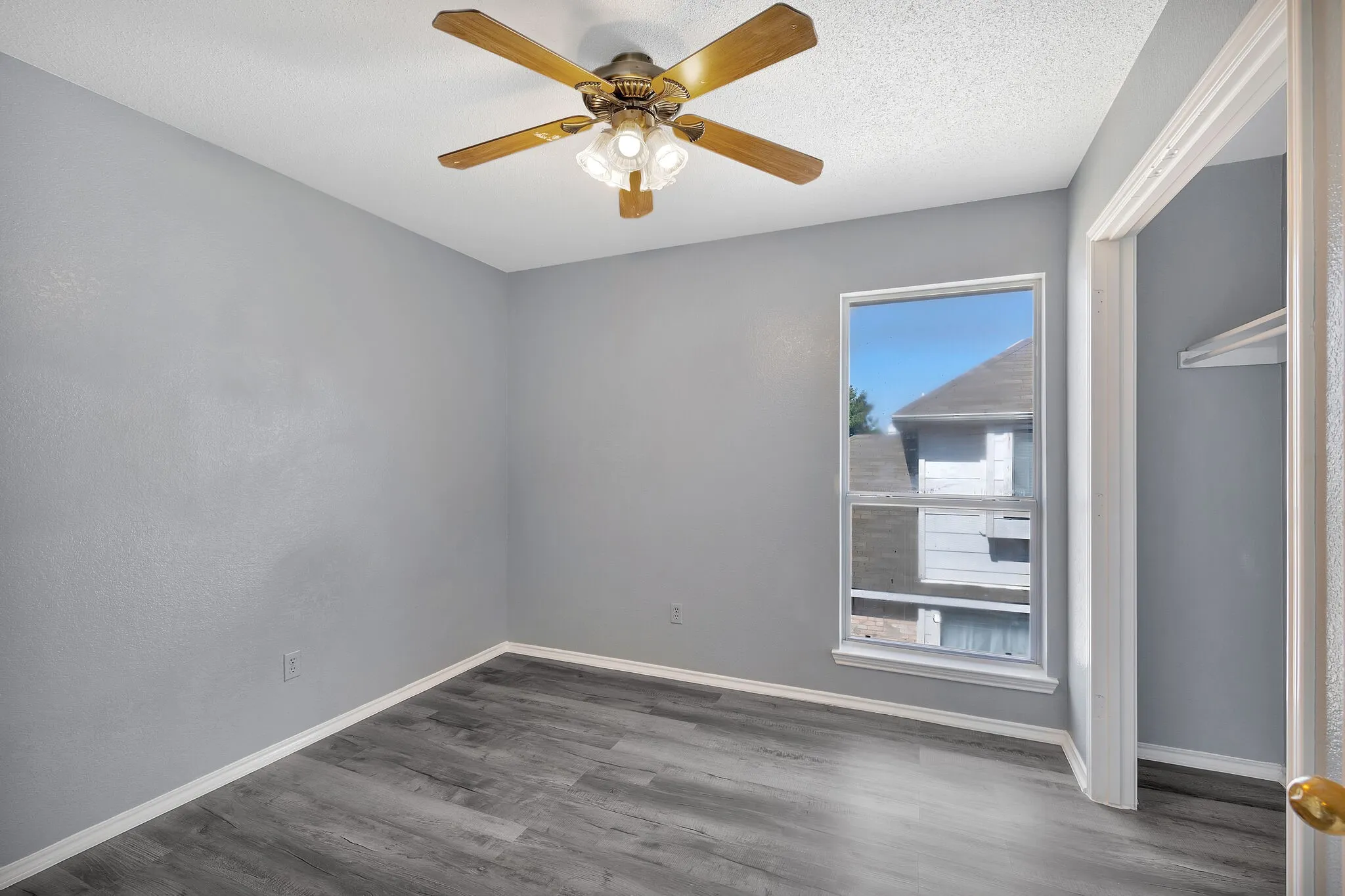 Single Family Residence For Rent in Ellis County , 3226 Eagle Lane, Midlothian, Texas 76065, 3 Bedroom, 3 Bathroom, 2 Garage spaces, 1,499 Sqft, built in 2000, mls#21387910, Real Estate Agent in Midlothian, Homes For Rent in Ellis county, Homes For Rent in Midlothian, Realtor in Midlothian Texas, Real Estate Brokerage Independent Realty Texas, Luminita Cordes Realtor