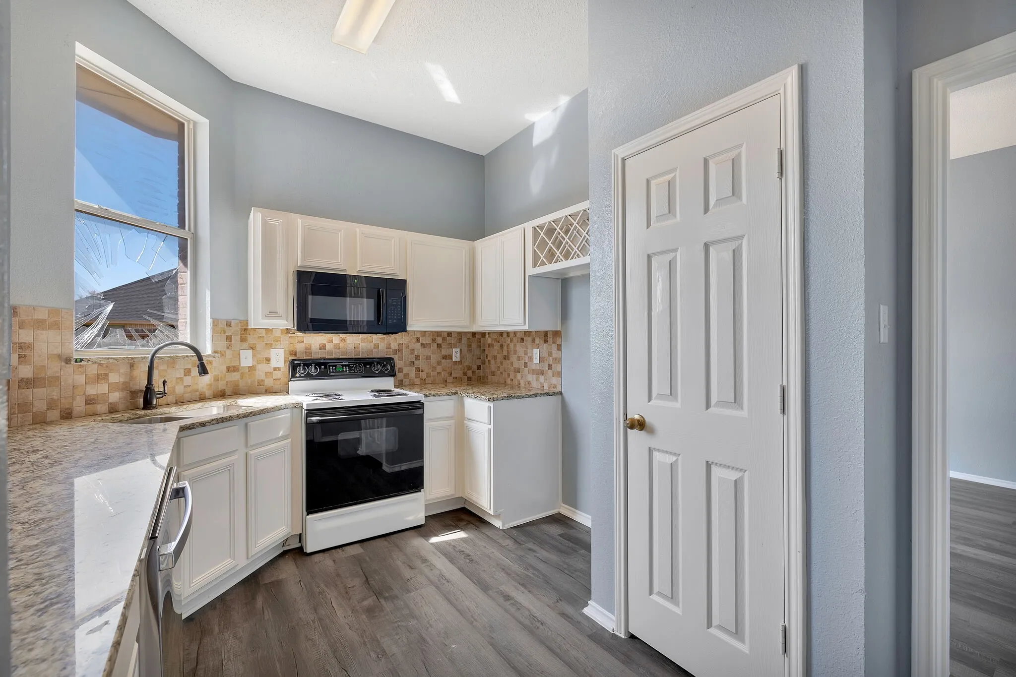 Single Family Residence For Rent in Ellis County , 3226 Eagle Lane, Midlothian, Texas 76065, 3 Bedroom, 3 Bathroom, 2 Garage spaces, 1,499 Sqft, built in 2000, mls#21387910, Real Estate Agent in Midlothian, Homes For Rent in Ellis county, Homes For Rent in Midlothian, Realtor in Midlothian Texas, Real Estate Brokerage Independent Realty Texas, Luminita Cordes Realtor