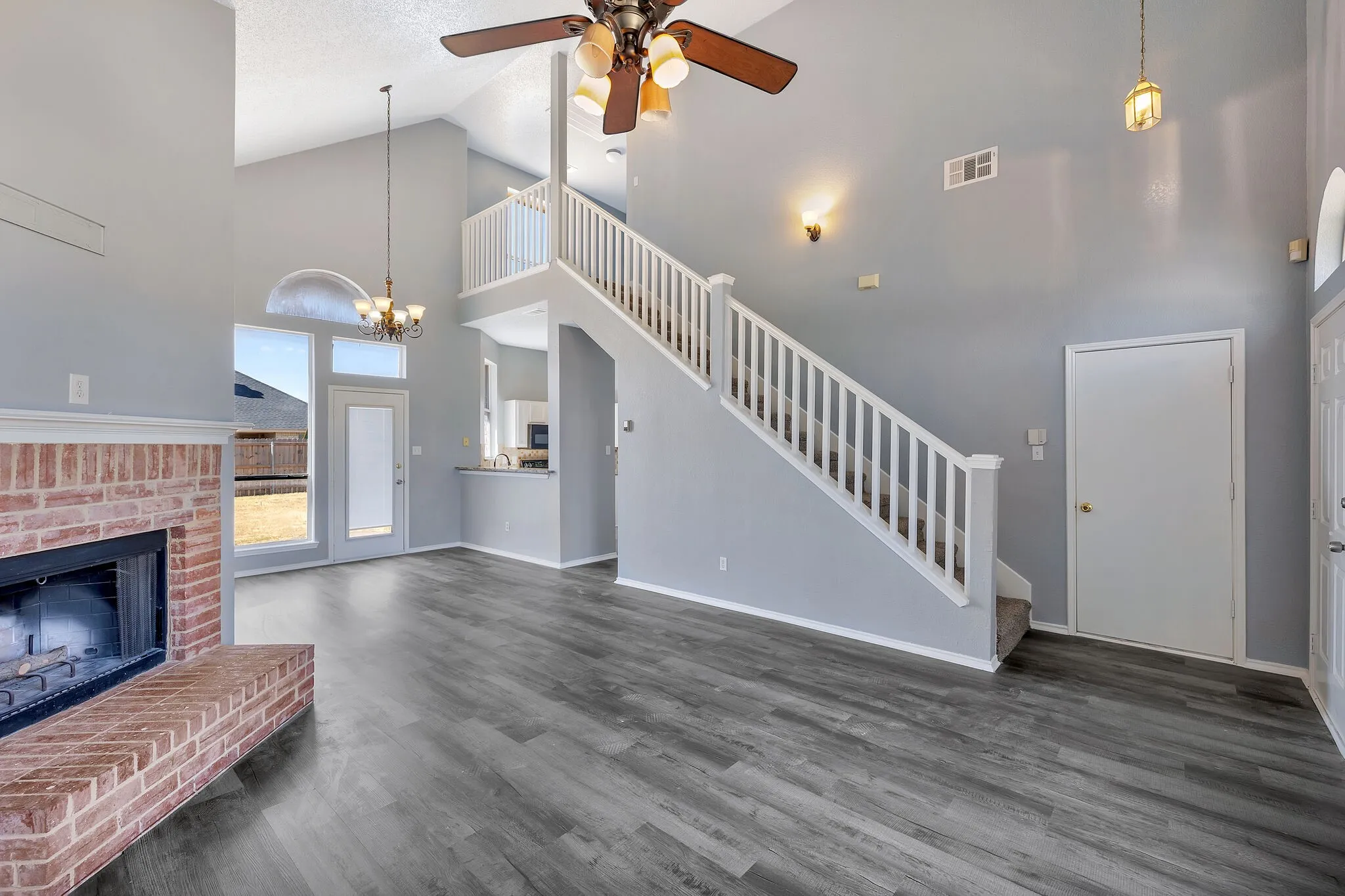 Single Family Residence For Rent in Ellis County , 3226 Eagle Lane, Midlothian, Texas 76065, 3 Bedroom, 3 Bathroom, 2 Garage spaces, 1,499 Sqft, built in 2000, mls#21387910, Real Estate Agent in Midlothian, Homes For Rent in Ellis county, Homes For Rent in Midlothian, Realtor in Midlothian Texas, Real Estate Brokerage Independent Realty Texas, Luminita Cordes Realtor