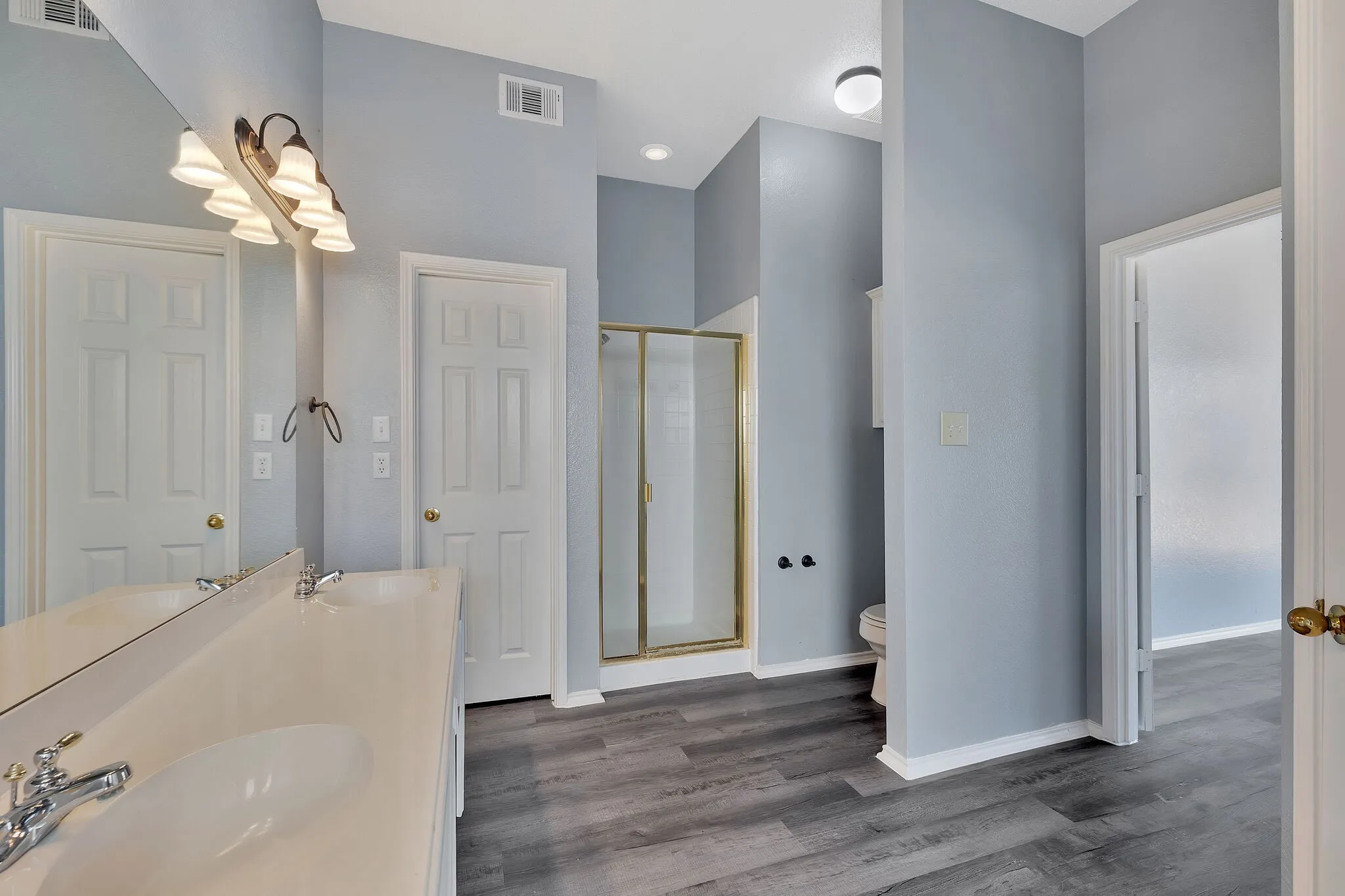 Single Family Residence For Rent in Ellis County , 3226 Eagle Lane, Midlothian, Texas 76065, 3 Bedroom, 3 Bathroom, 2 Garage spaces, 1,499 Sqft, built in 2000, mls#21387910, Real Estate Agent in Midlothian, Homes For Rent in Ellis county, Homes For Rent in Midlothian, Realtor in Midlothian Texas, Real Estate Brokerage Independent Realty Texas, Luminita Cordes Realtor