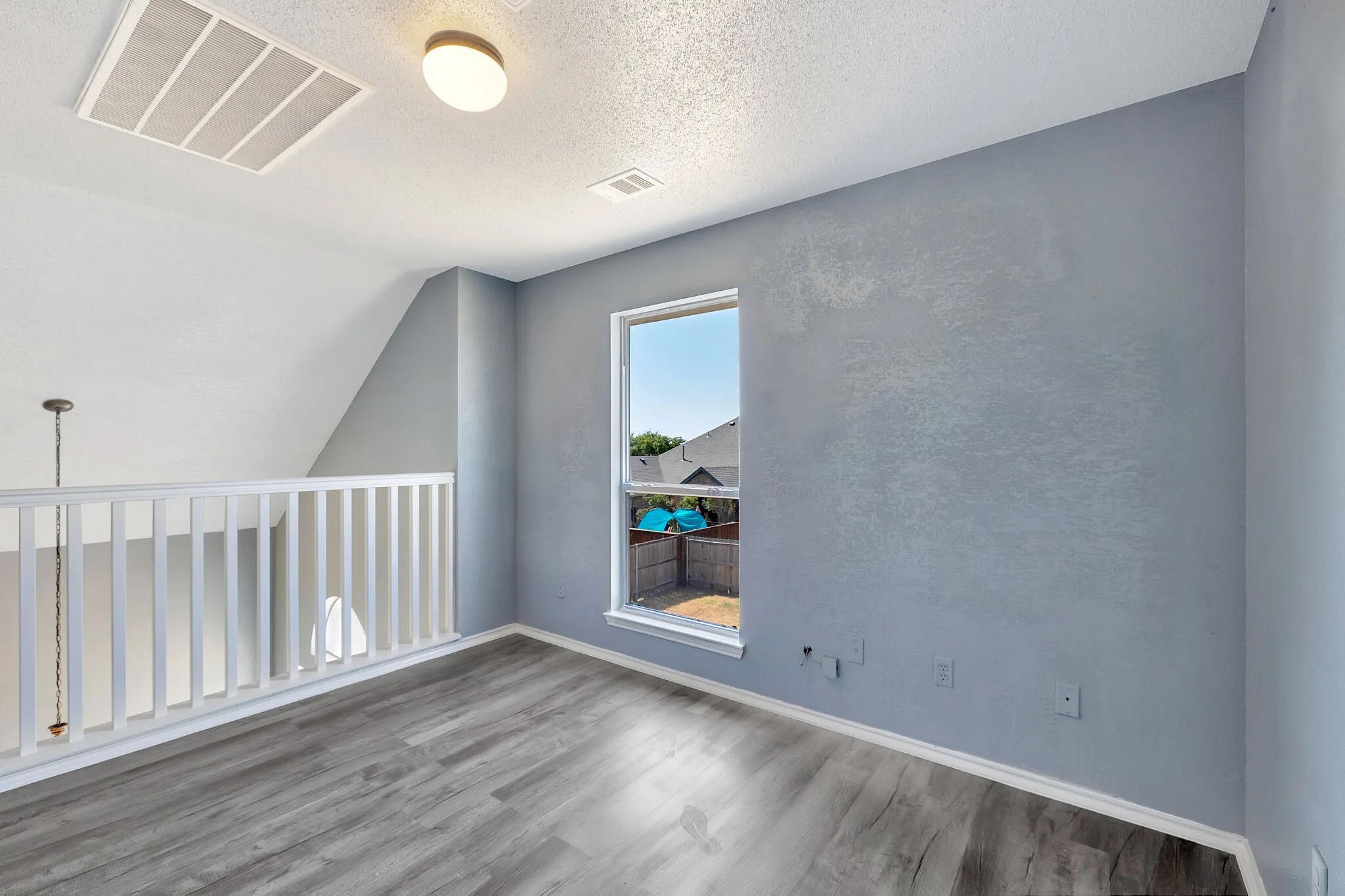 Single Family Residence For Rent in Ellis County , 3226 Eagle Lane, Midlothian, Texas 76065, 3 Bedroom, 3 Bathroom, 2 Garage spaces, 1,499 Sqft, built in 2000, mls#21387910, Real Estate Agent in Midlothian, Homes For Rent in Ellis county, Homes For Rent in Midlothian, Realtor in Midlothian Texas, Real Estate Brokerage Independent Realty Texas, Luminita Cordes Realtor