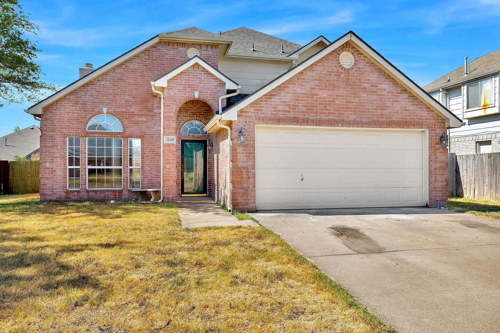 Single Family Residence For Rent in Ellis County , 3226 Eagle Lane, Midlothian, Texas 76065, 3 Bedroom, 3 Bathroom, 2 Garage spaces, 1,499 Sqft, built in 2000, mls#21387910, Real Estate Agent in Midlothian, Homes For Rent in Ellis county, Homes For Rent in Midlothian, Realtor in Midlothian Texas, Real Estate Brokerage Independent Realty Texas, Luminita Cordes Realtor