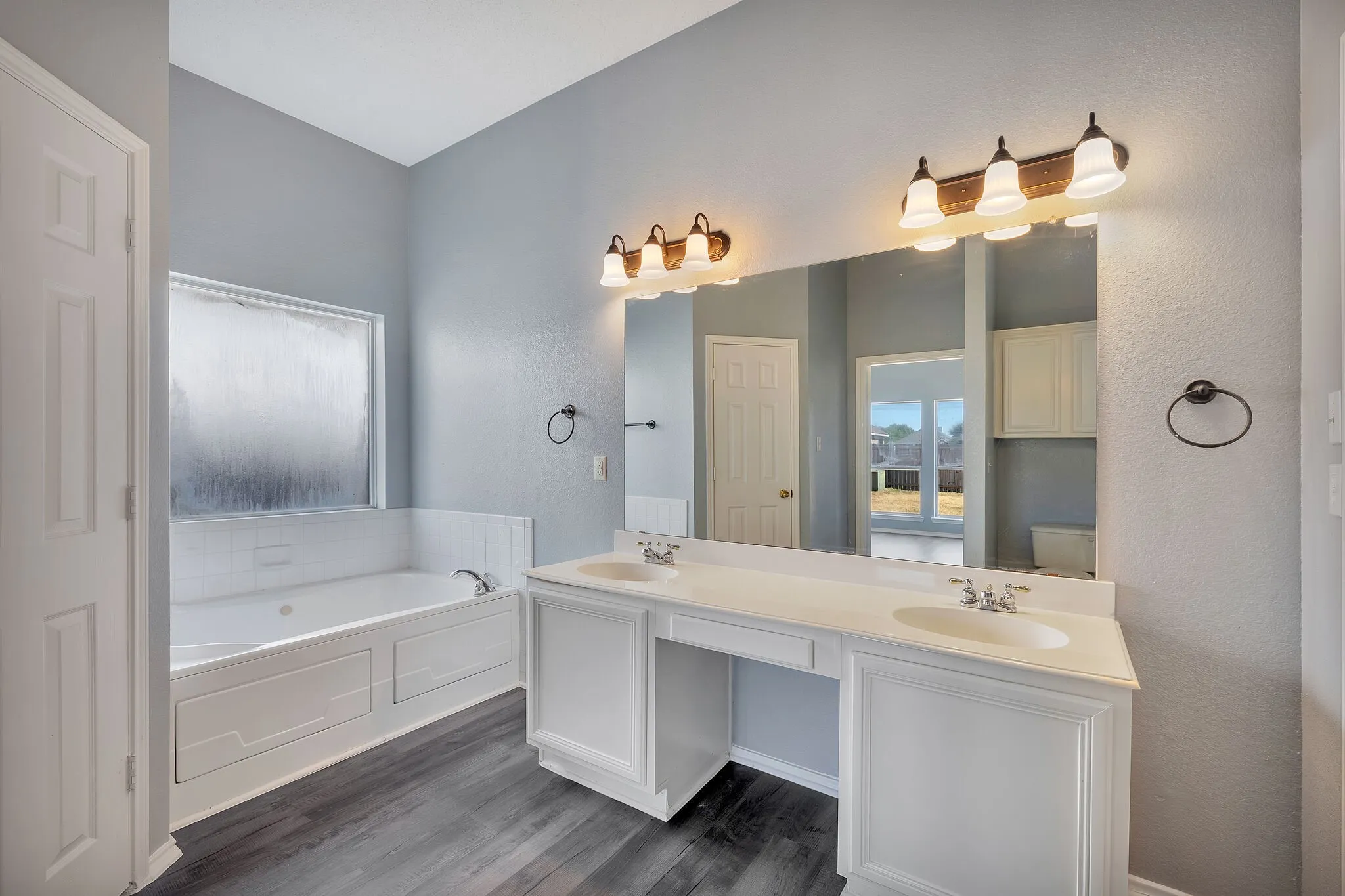 Single Family Residence For Rent in Ellis County , 3226 Eagle Lane, Midlothian, Texas 76065, 3 Bedroom, 3 Bathroom, 2 Garage spaces, 1,499 Sqft, built in 2000, mls#21387910, Real Estate Agent in Midlothian, Homes For Rent in Ellis county, Homes For Rent in Midlothian, Realtor in Midlothian Texas, Real Estate Brokerage Independent Realty Texas, Luminita Cordes Realtor
