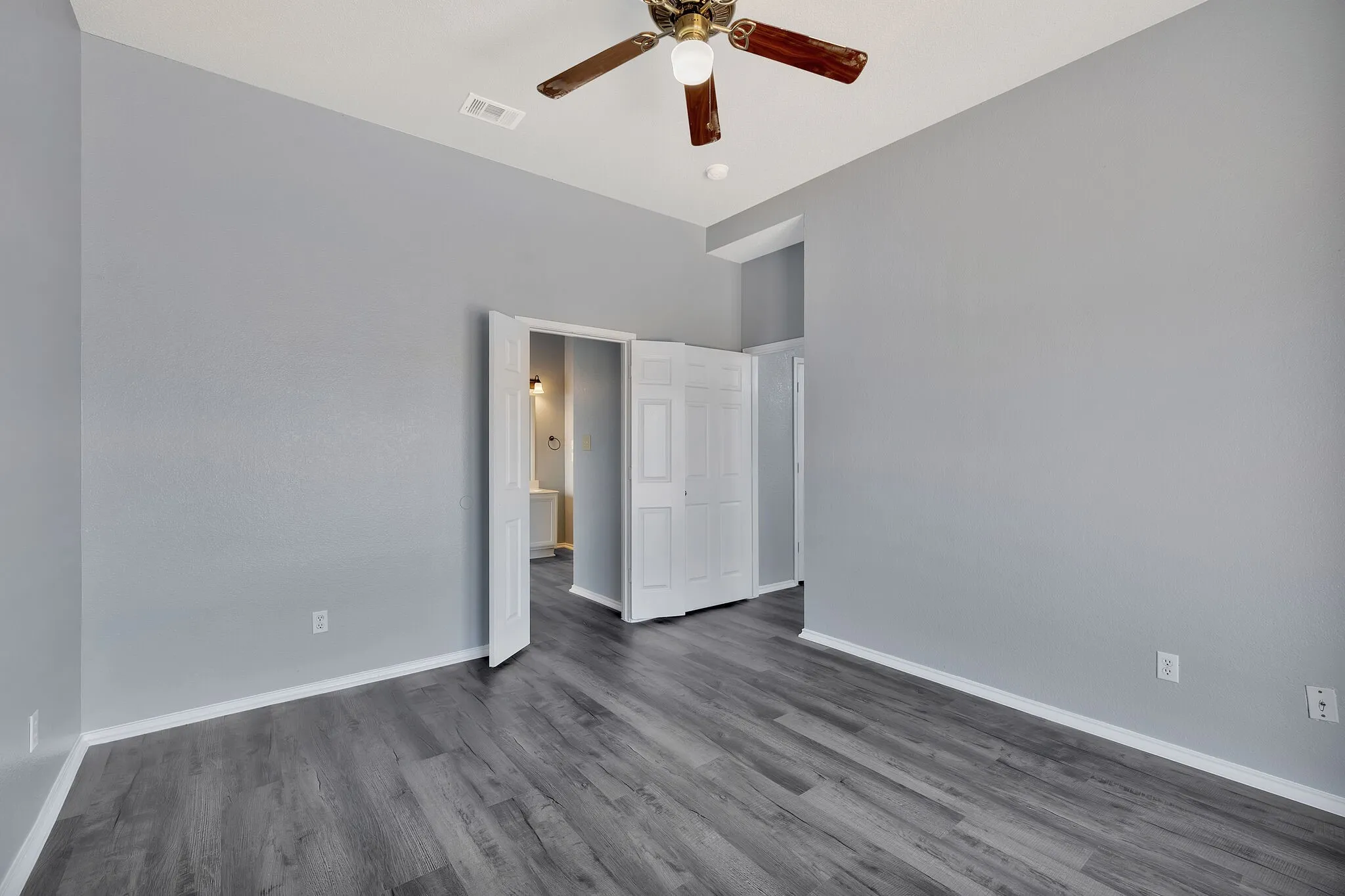Single Family Residence For Rent in Ellis County , 3226 Eagle Lane, Midlothian, Texas 76065, 3 Bedroom, 3 Bathroom, 2 Garage spaces, 1,499 Sqft, built in 2000, mls#21387910, Real Estate Agent in Midlothian, Homes For Rent in Ellis county, Homes For Rent in Midlothian, Realtor in Midlothian Texas, Real Estate Brokerage Independent Realty Texas, Luminita Cordes Realtor