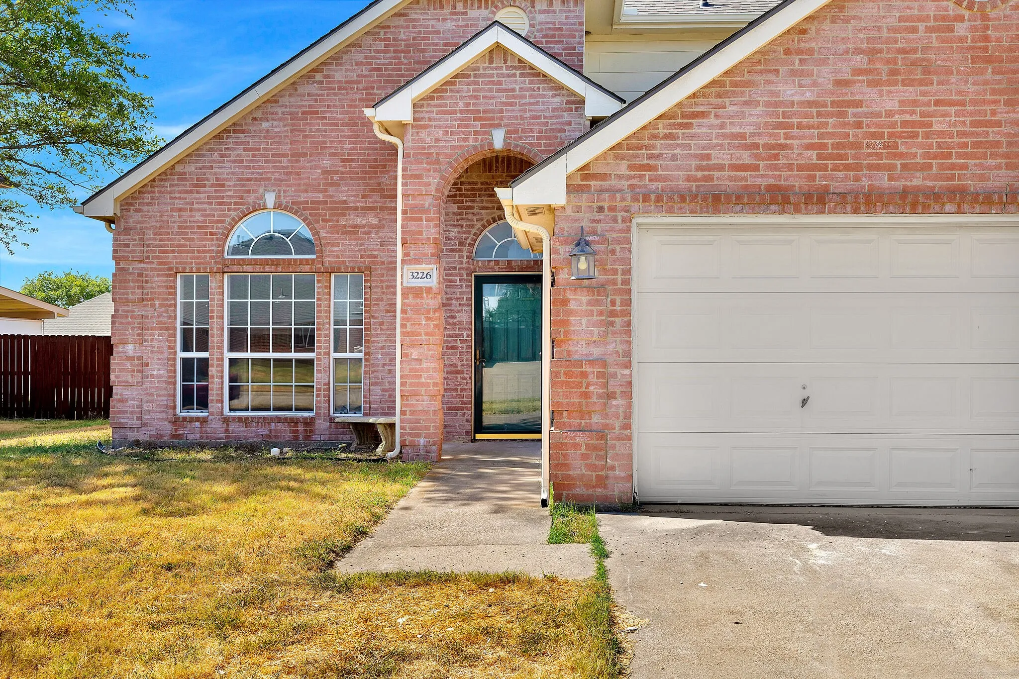 Single Family Residence For Rent in Ellis County , 3226 Eagle Lane, Midlothian, Texas 76065, 3 Bedroom, 3 Bathroom, 2 Garage spaces, 1,499 Sqft, built in 2000, mls#21387910, Real Estate Agent in Midlothian, Homes For Rent in Ellis county, Homes For Rent in Midlothian, Realtor in Midlothian Texas, Real Estate Brokerage Independent Realty Texas, Luminita Cordes Realtor