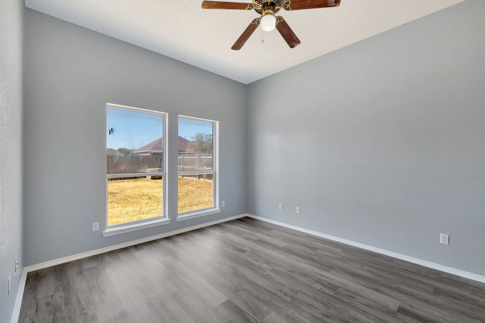 Single Family Residence For Rent in Ellis County , 3226 Eagle Lane, Midlothian, Texas 76065, 3 Bedroom, 3 Bathroom, 2 Garage spaces, 1,499 Sqft, built in 2000, mls#21387910, Real Estate Agent in Midlothian, Homes For Rent in Ellis county, Homes For Rent in Midlothian, Realtor in Midlothian Texas, Real Estate Brokerage Independent Realty Texas, Luminita Cordes Realtor