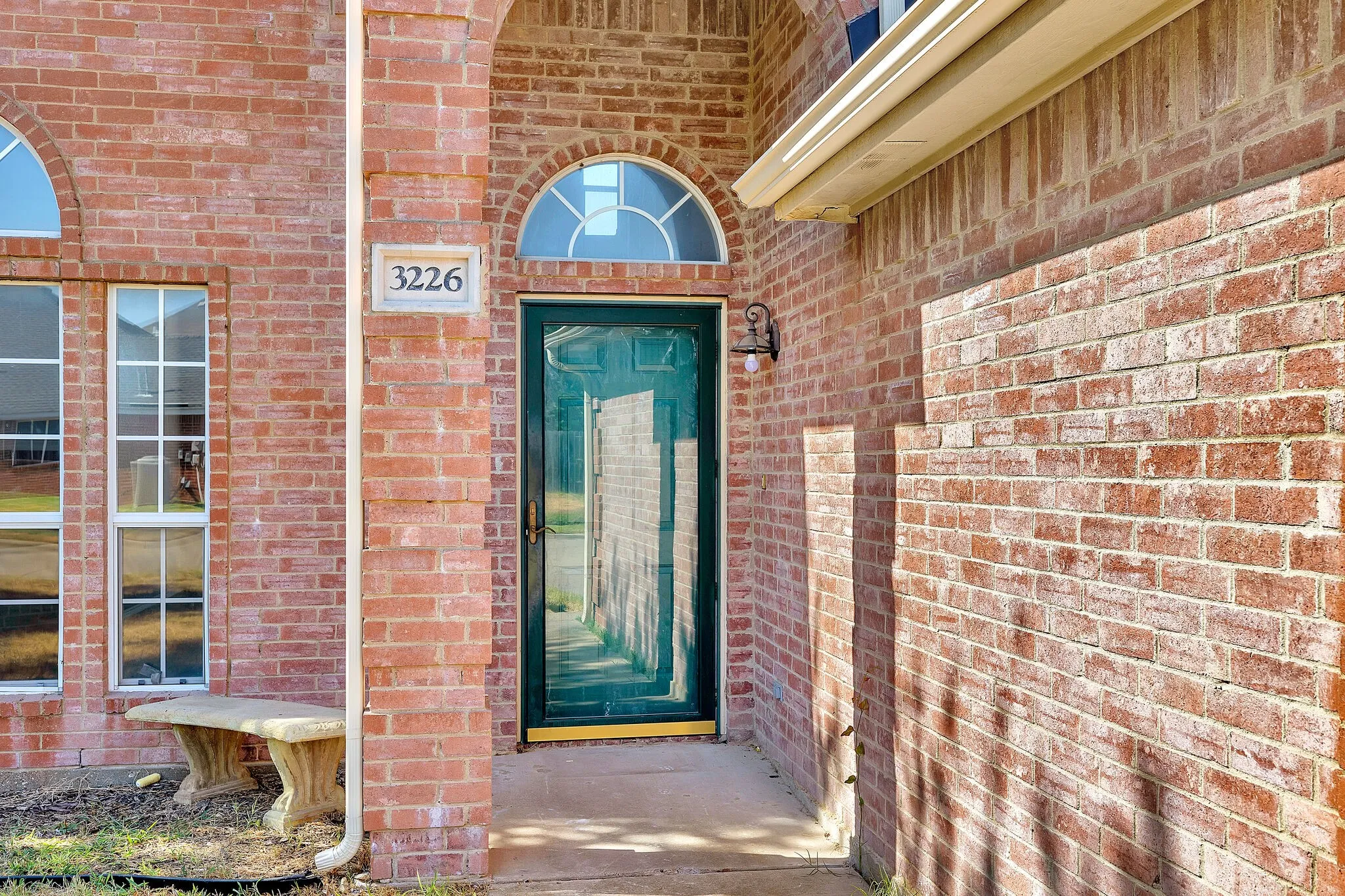 Single Family Residence For Rent in Ellis County , 3226 Eagle Lane, Midlothian, Texas 76065, 3 Bedroom, 3 Bathroom, 2 Garage spaces, 1,499 Sqft, built in 2000, mls#21387910, Real Estate Agent in Midlothian, Homes For Rent in Ellis county, Homes For Rent in Midlothian, Realtor in Midlothian Texas, Real Estate Brokerage Independent Realty Texas, Luminita Cordes Realtor