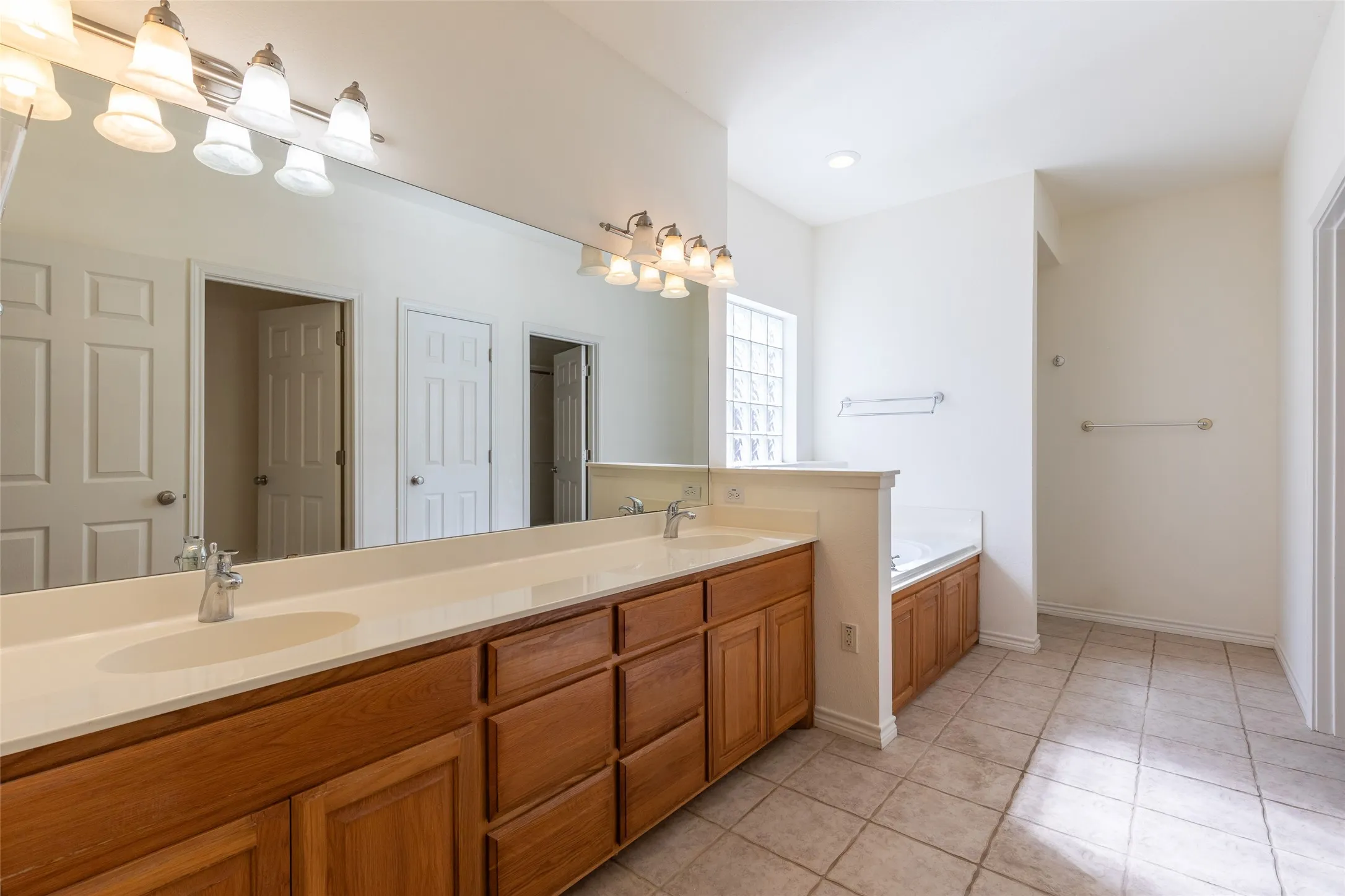 Single Family Residence For Sale in Taylor County , 2234 Old Ironsides Road, Abilene, Texas 79601, 3 Bedroom, 2 Bathroom, 2 Garage spaces, 1,782 Sqft, built in 2004, mls#21382956, Real Estate Agent in Abilene, Homes For Sale in Taylor county, Homes For Sale in Abilene, Realtor in Abilene Texas, Real Estate Brokerage Independent Realty Texas, Luminita Cordes Realtor