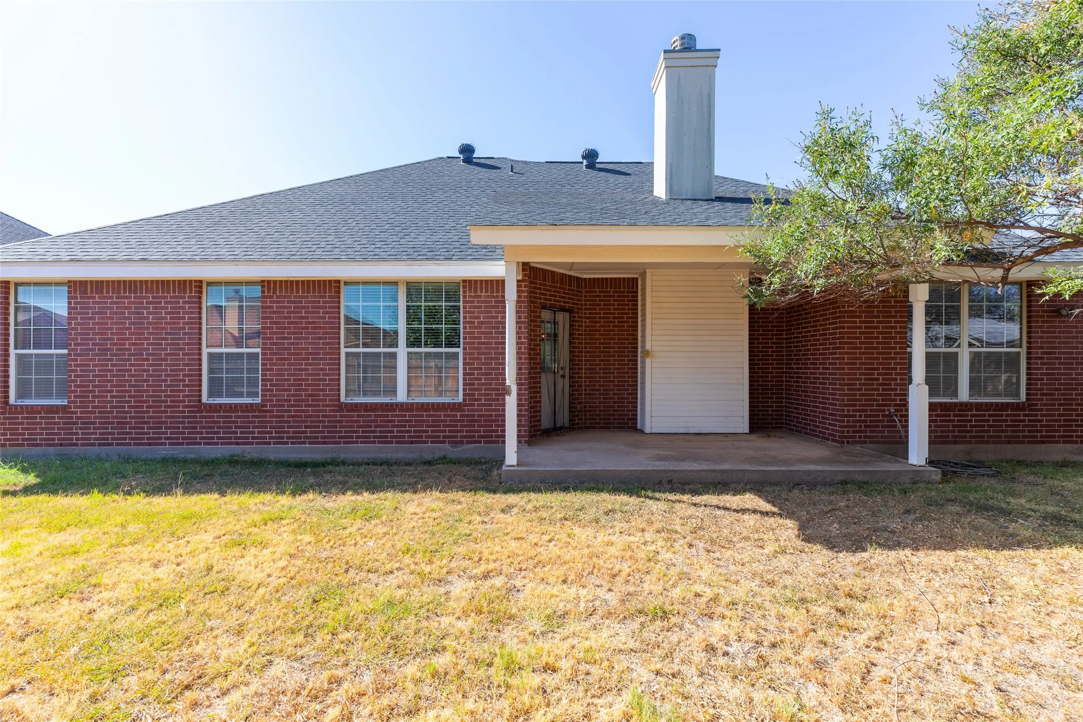 Single Family Residence For Sale in Taylor County , 2234 Old Ironsides Road, Abilene, Texas 79601, 3 Bedroom, 2 Bathroom, 2 Garage spaces, 1,782 Sqft, built in 2004, mls#21382956, Real Estate Agent in Abilene, Homes For Sale in Taylor county, Homes For Sale in Abilene, Realtor in Abilene Texas, Real Estate Brokerage Independent Realty Texas, Luminita Cordes Realtor