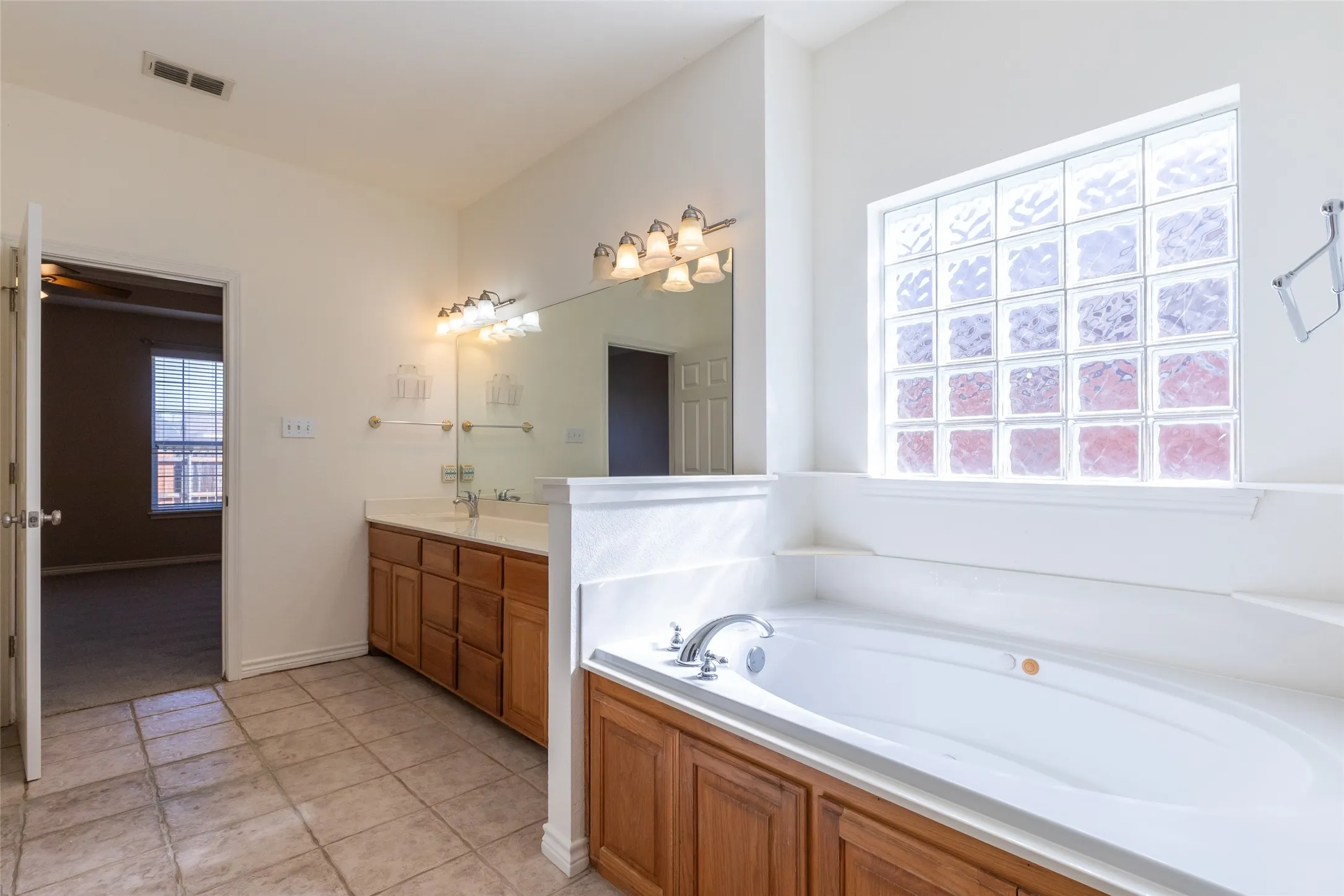 Single Family Residence For Sale in Taylor County , 2234 Old Ironsides Road, Abilene, Texas 79601, 3 Bedroom, 2 Bathroom, 2 Garage spaces, 1,782 Sqft, built in 2004, mls#21382956, Real Estate Agent in Abilene, Homes For Sale in Taylor county, Homes For Sale in Abilene, Realtor in Abilene Texas, Real Estate Brokerage Independent Realty Texas, Luminita Cordes Realtor