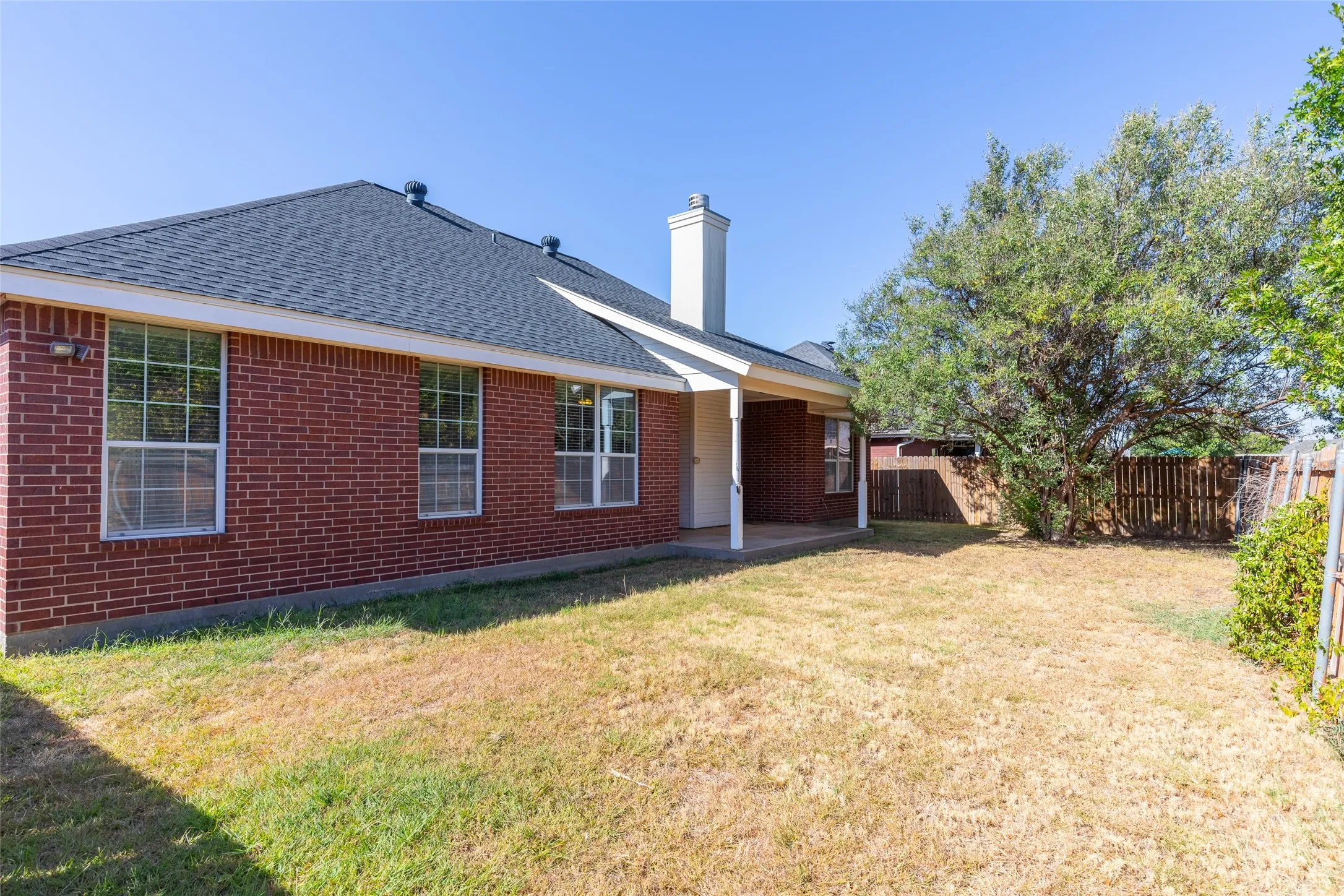 Single Family Residence For Sale in Taylor County , 2234 Old Ironsides Road, Abilene, Texas 79601, 3 Bedroom, 2 Bathroom, 2 Garage spaces, 1,782 Sqft, built in 2004, mls#21382956, Real Estate Agent in Abilene, Homes For Sale in Taylor county, Homes For Sale in Abilene, Realtor in Abilene Texas, Real Estate Brokerage Independent Realty Texas, Luminita Cordes Realtor