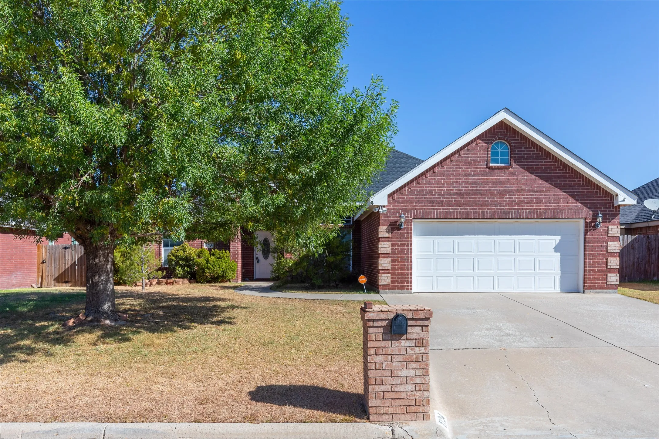 Single Family Residence For Sale in Taylor County , 2234 Old Ironsides Road, Abilene, Texas 79601, 3 Bedroom, 2 Bathroom, 2 Garage spaces, 1,782 Sqft, built in 2004, mls#21382956, Real Estate Agent in Abilene, Homes For Sale in Taylor county, Homes For Sale in Abilene, Realtor in Abilene Texas, Real Estate Brokerage Independent Realty Texas, Luminita Cordes Realtor