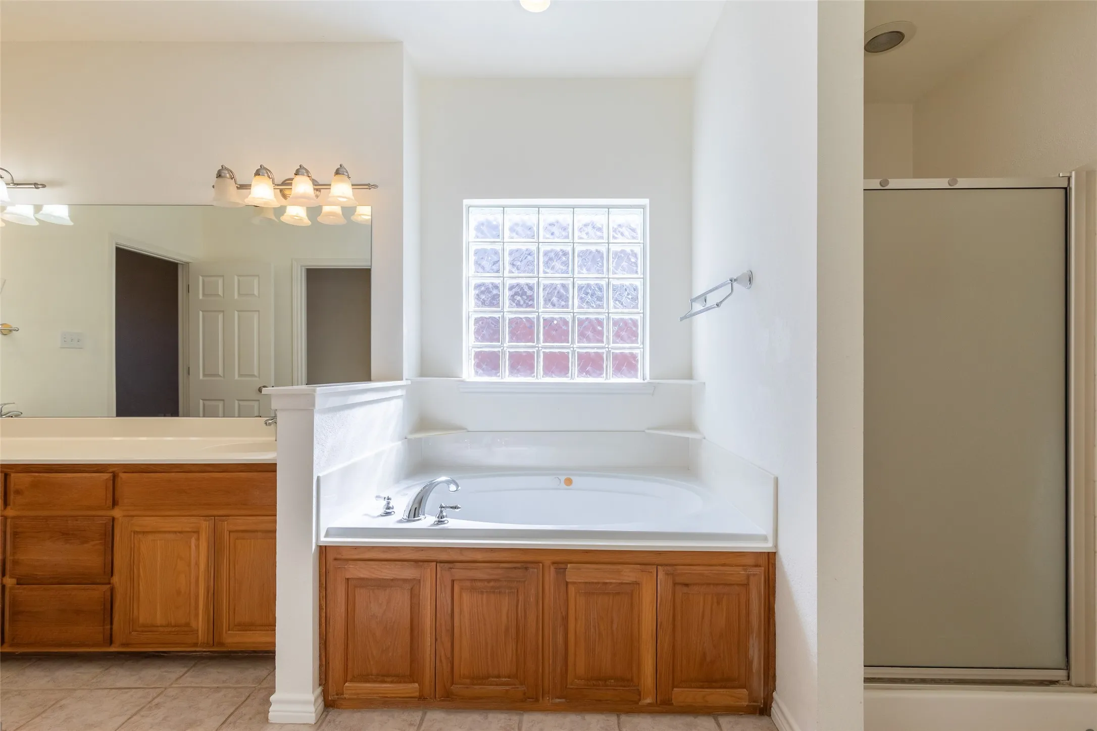 Single Family Residence For Sale in Taylor County , 2234 Old Ironsides Road, Abilene, Texas 79601, 3 Bedroom, 2 Bathroom, 2 Garage spaces, 1,782 Sqft, built in 2004, mls#21382956, Real Estate Agent in Abilene, Homes For Sale in Taylor county, Homes For Sale in Abilene, Realtor in Abilene Texas, Real Estate Brokerage Independent Realty Texas, Luminita Cordes Realtor