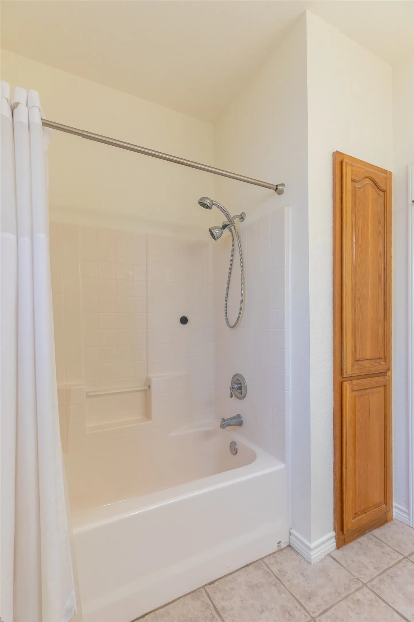 Single Family Residence For Sale in Taylor County , 2234 Old Ironsides Road, Abilene, Texas 79601, 3 Bedroom, 2 Bathroom, 2 Garage spaces, 1,782 Sqft, built in 2004, mls#21382956, Real Estate Agent in Abilene, Homes For Sale in Taylor county, Homes For Sale in Abilene, Realtor in Abilene Texas, Real Estate Brokerage Independent Realty Texas, Luminita Cordes Realtor