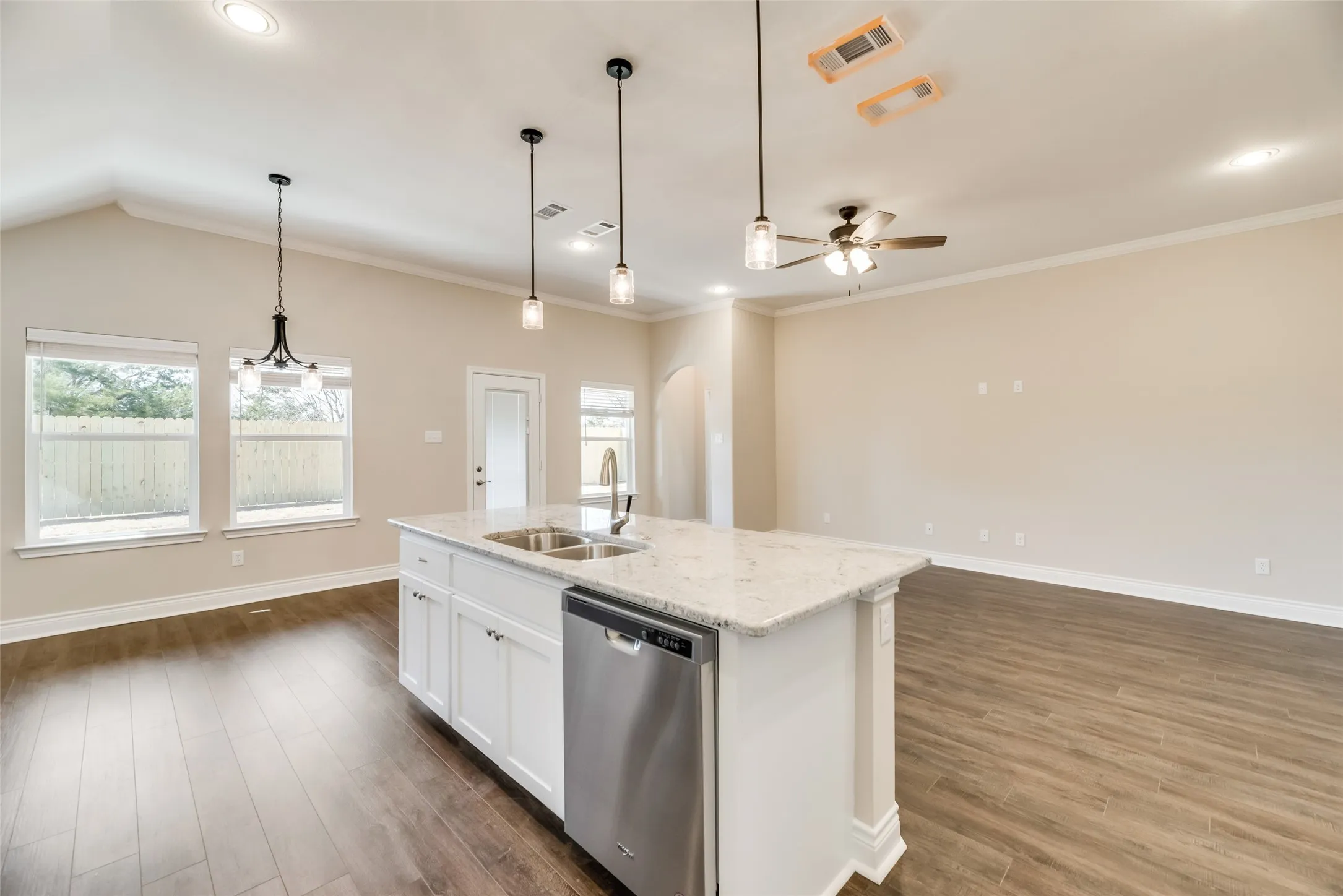 Single Family Residence For Rent in Hunt County , 8102 Grant Lane, Greenville, Texas 75402, 4 Bedroom, 2 Bathroom, 2 Garage spaces, 1,708 Sqft, built in 2021, mls#21387545, Real Estate Agent in Greenville, Homes For Rent in Hunt county, Homes For Rent in Greenville, Realtor in Greenville Texas, Real Estate Brokerage Independent Realty Texas, Luminita Cordes Realtor