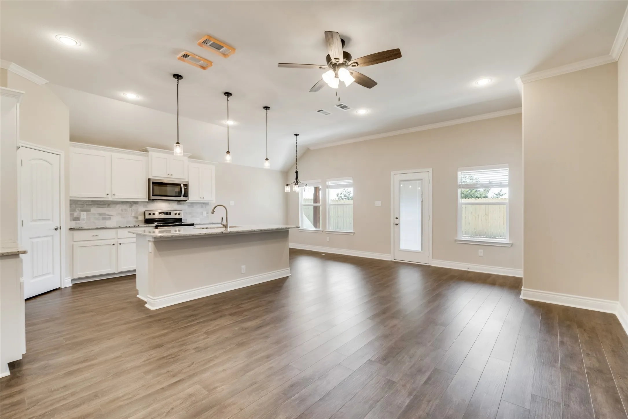 Single Family Residence For Rent in Hunt County , 8102 Grant Lane, Greenville, Texas 75402, 4 Bedroom, 2 Bathroom, 2 Garage spaces, 1,708 Sqft, built in 2021, mls#21387545, Real Estate Agent in Greenville, Homes For Rent in Hunt county, Homes For Rent in Greenville, Realtor in Greenville Texas, Real Estate Brokerage Independent Realty Texas, Luminita Cordes Realtor