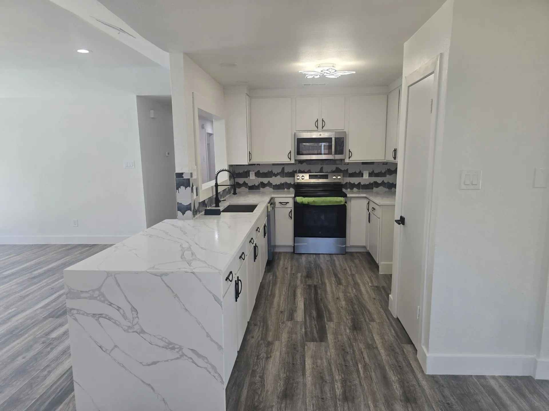 Single Family Residence For Sale in Collin County , 913 Filmore Drive, Plano, Texas 75025, 3 Bedroom, 2 Bathroom, 2 Garage spaces, 1,848 Sqft, built in 1984, mls#21385182, Real Estate Agent in Plano, Homes For Sale in Collin county, Homes For Sale in Plano, Realtor in Plano Texas, Real Estate Brokerage Independent Realty Texas, Luminita Cordes Realtor