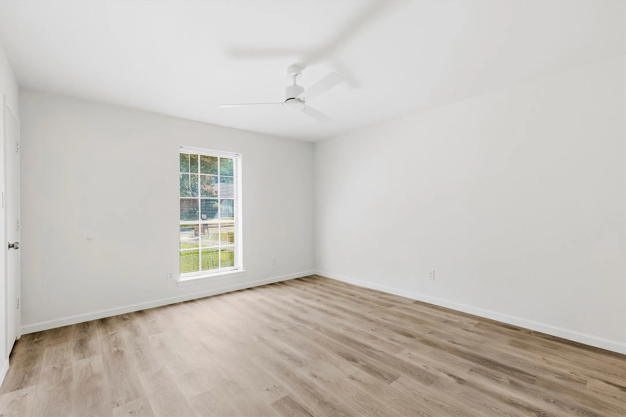 Single Family Residence For Sale in Denton County , 1918 Big Sky Drive, Lewisville, Texas 75077, 3 Bedroom, 2 Bathroom, 2 Garage spaces, 1,937 Sqft, built in 1980, mls#21363937, Real Estate Agent in Lewisville, Homes For Sale in Denton county, Homes For Sale in Lewisville, Realtor in Lewisville Texas, Real Estate Brokerage Independent Realty Texas, Luminita Cordes Realtor