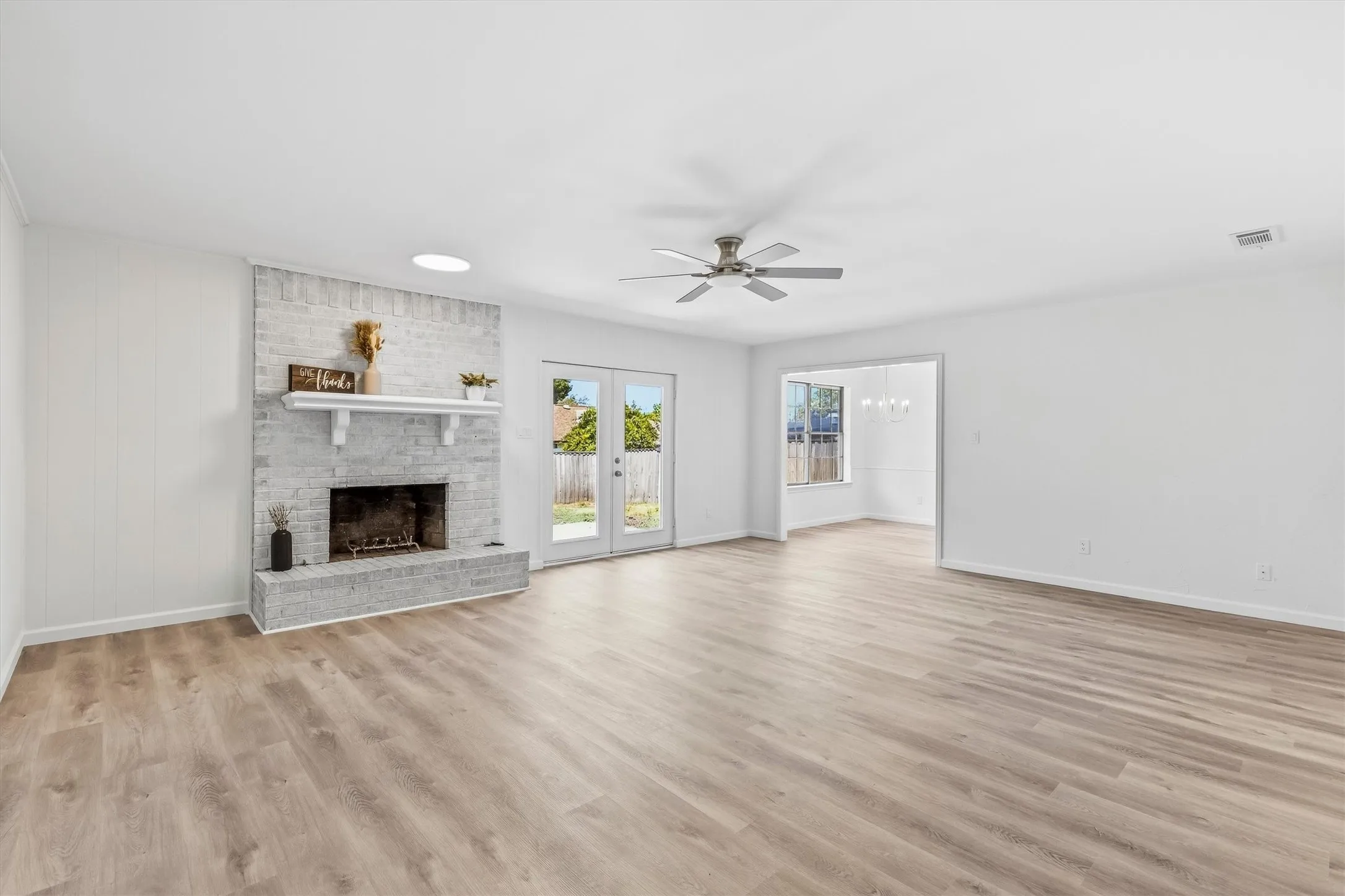 Single Family Residence For Sale in Denton County , 1918 Big Sky Drive, Lewisville, Texas 75077, 3 Bedroom, 2 Bathroom, 2 Garage spaces, 1,937 Sqft, built in 1980, mls#21363937, Real Estate Agent in Lewisville, Homes For Sale in Denton county, Homes For Sale in Lewisville, Realtor in Lewisville Texas, Real Estate Brokerage Independent Realty Texas, Luminita Cordes Realtor