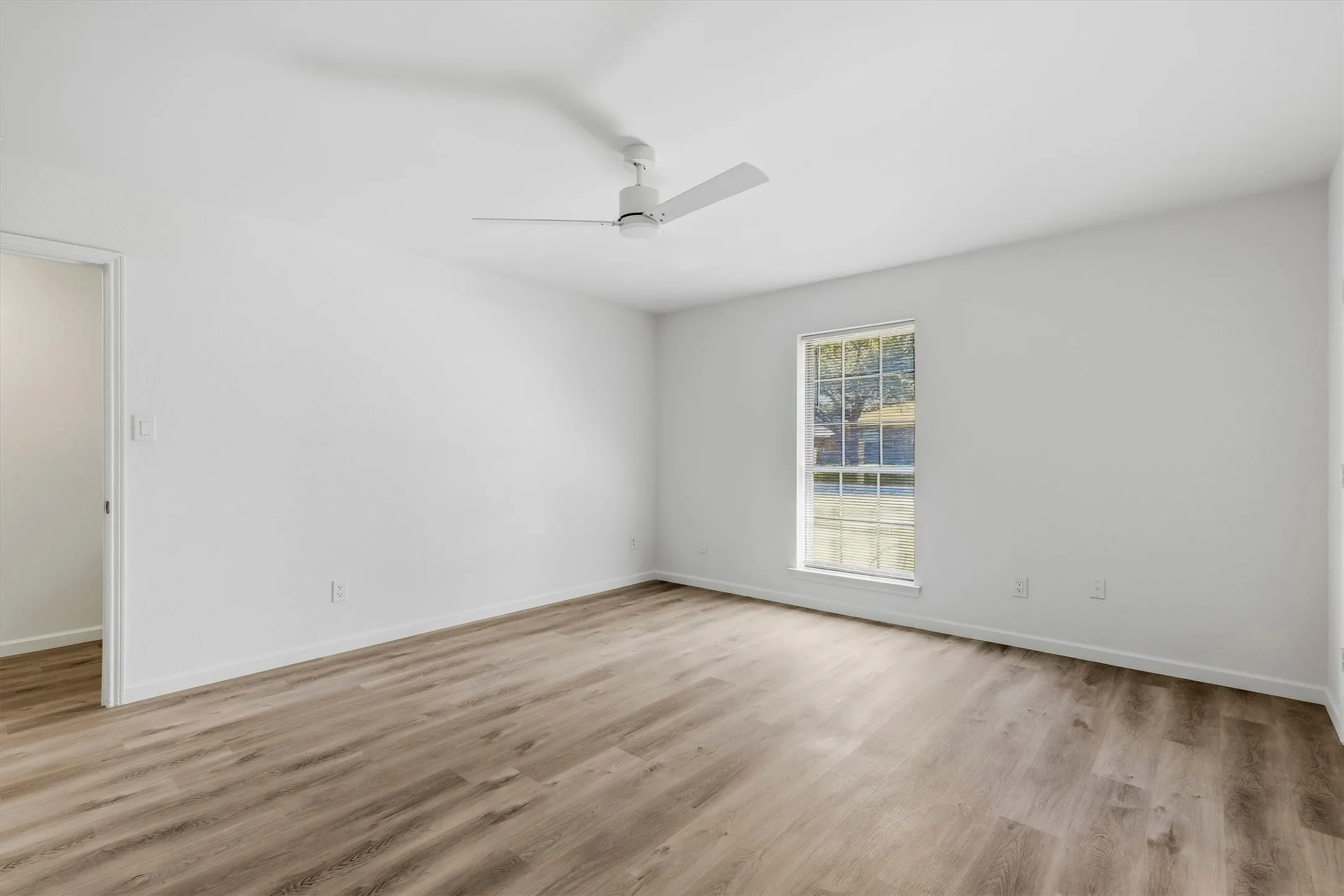 Single Family Residence For Sale in Denton County , 1918 Big Sky Drive, Lewisville, Texas 75077, 3 Bedroom, 2 Bathroom, 2 Garage spaces, 1,937 Sqft, built in 1980, mls#21363937, Real Estate Agent in Lewisville, Homes For Sale in Denton county, Homes For Sale in Lewisville, Realtor in Lewisville Texas, Real Estate Brokerage Independent Realty Texas, Luminita Cordes Realtor