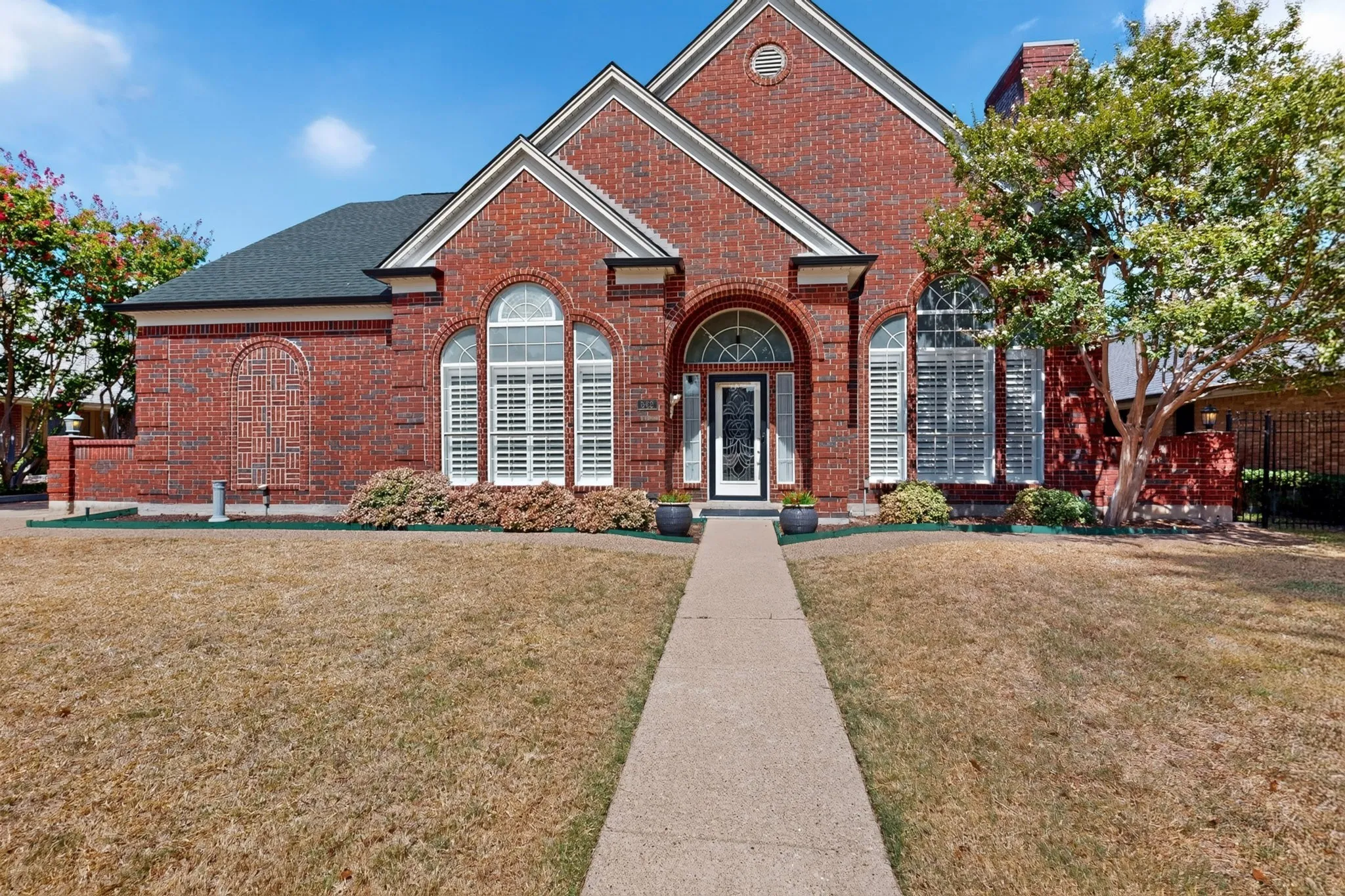 Single Family Residence For Sale in Dallas County , 542 Clayton Street, Grand Prairie, Texas 75052, 4 Bedroom, 3 Bathroom, 2 Garage spaces, 2,892 Sqft, built in 1988, mls#21387207, Real Estate Agent in Grand Prairie, Homes For Sale in Dallas county, Homes For Sale in Grand Prairie, Realtor in Grand Prairie Texas, Real Estate Brokerage Independent Realty Texas, Luminita Cordes Realtor