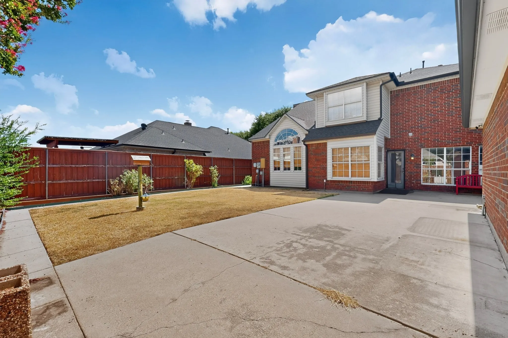 Single Family Residence For Sale in Dallas County , 542 Clayton Street, Grand Prairie, Texas 75052, 4 Bedroom, 3 Bathroom, 2 Garage spaces, 2,892 Sqft, built in 1988, mls#21387207, Real Estate Agent in Grand Prairie, Homes For Sale in Dallas county, Homes For Sale in Grand Prairie, Realtor in Grand Prairie Texas, Real Estate Brokerage Independent Realty Texas, Luminita Cordes Realtor