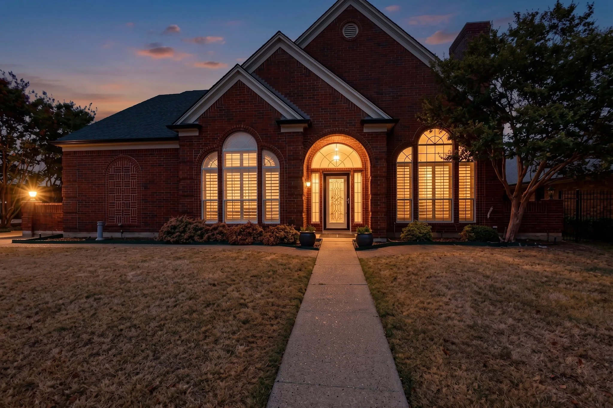 Single Family Residence For Sale in Dallas County , 542 Clayton Street, Grand Prairie, Texas 75052, 4 Bedroom, 3 Bathroom, 2 Garage spaces, 2,892 Sqft, built in 1988, mls#21387207, Real Estate Agent in Grand Prairie, Homes For Sale in Dallas county, Homes For Sale in Grand Prairie, Realtor in Grand Prairie Texas, Real Estate Brokerage Independent Realty Texas, Luminita Cordes Realtor