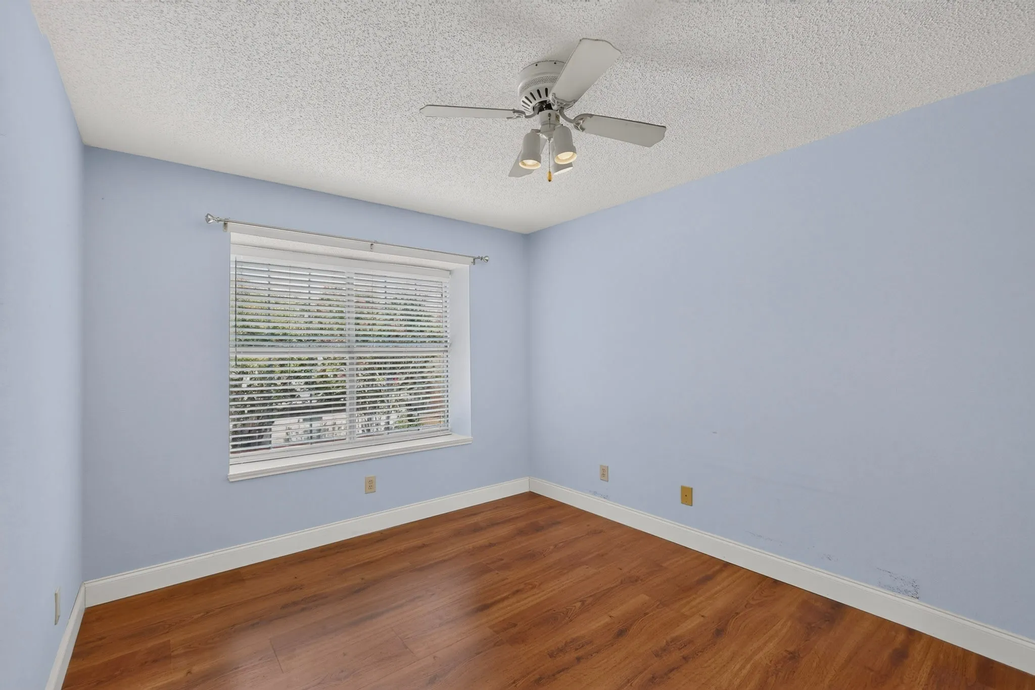 Single Family Residence For Sale in Dallas County , 542 Clayton Street, Grand Prairie, Texas 75052, 4 Bedroom, 3 Bathroom, 2 Garage spaces, 2,892 Sqft, built in 1988, mls#21387207, Real Estate Agent in Grand Prairie, Homes For Sale in Dallas county, Homes For Sale in Grand Prairie, Realtor in Grand Prairie Texas, Real Estate Brokerage Independent Realty Texas, Luminita Cordes Realtor