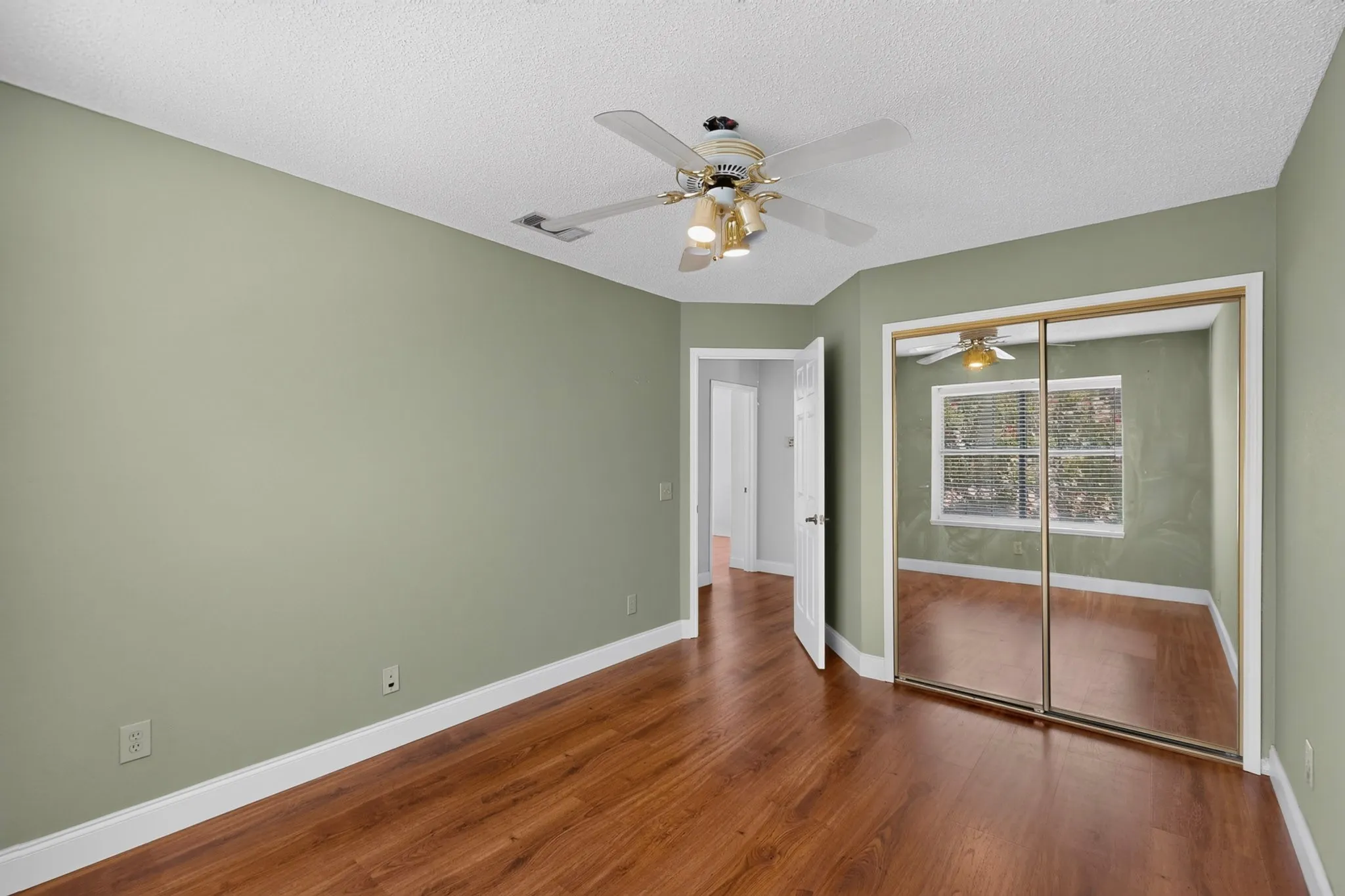 Single Family Residence For Sale in Dallas County , 542 Clayton Street, Grand Prairie, Texas 75052, 4 Bedroom, 3 Bathroom, 2 Garage spaces, 2,892 Sqft, built in 1988, mls#21387207, Real Estate Agent in Grand Prairie, Homes For Sale in Dallas county, Homes For Sale in Grand Prairie, Realtor in Grand Prairie Texas, Real Estate Brokerage Independent Realty Texas, Luminita Cordes Realtor