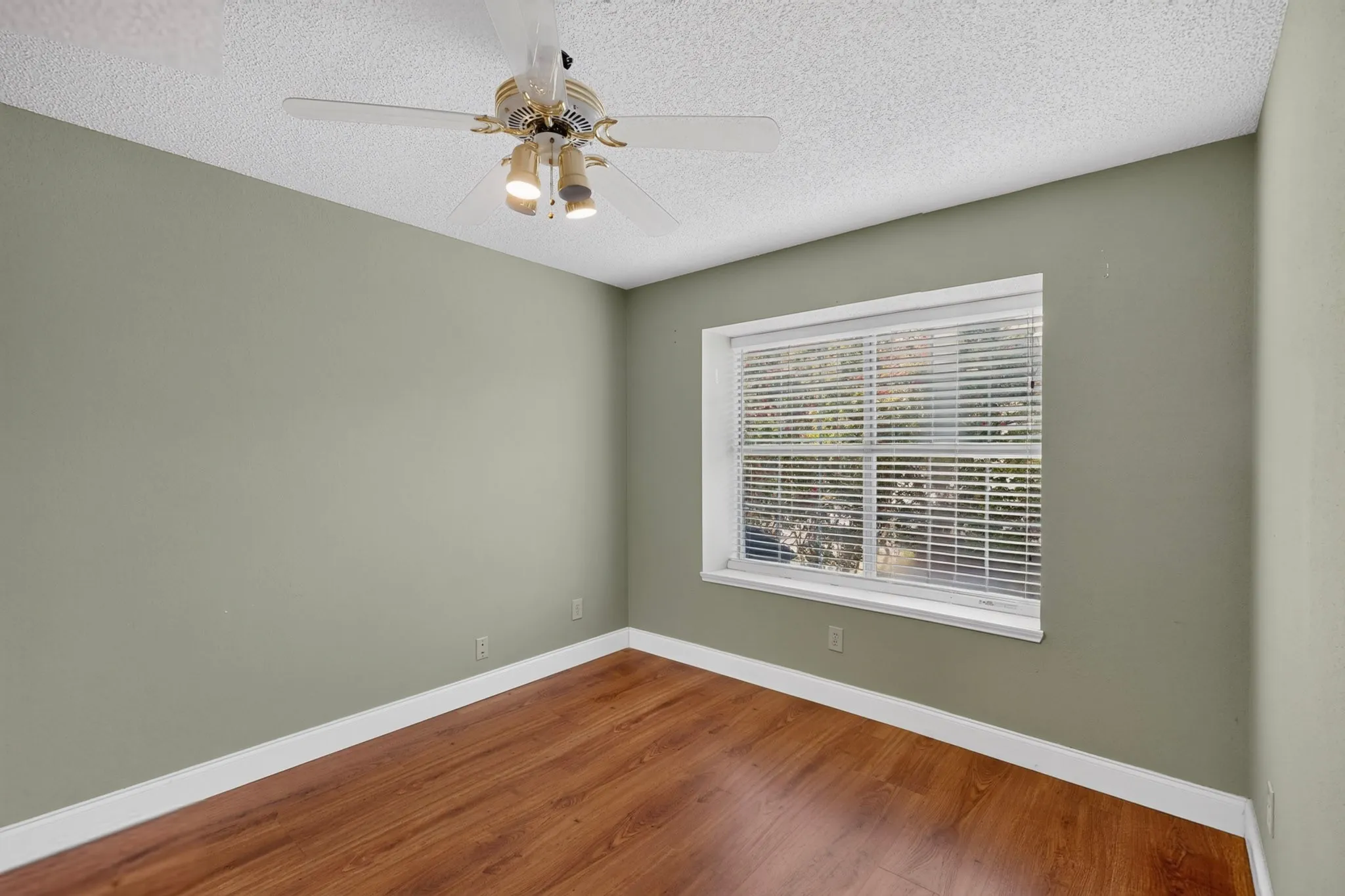 Single Family Residence For Sale in Dallas County , 542 Clayton Street, Grand Prairie, Texas 75052, 4 Bedroom, 3 Bathroom, 2 Garage spaces, 2,892 Sqft, built in 1988, mls#21387207, Real Estate Agent in Grand Prairie, Homes For Sale in Dallas county, Homes For Sale in Grand Prairie, Realtor in Grand Prairie Texas, Real Estate Brokerage Independent Realty Texas, Luminita Cordes Realtor